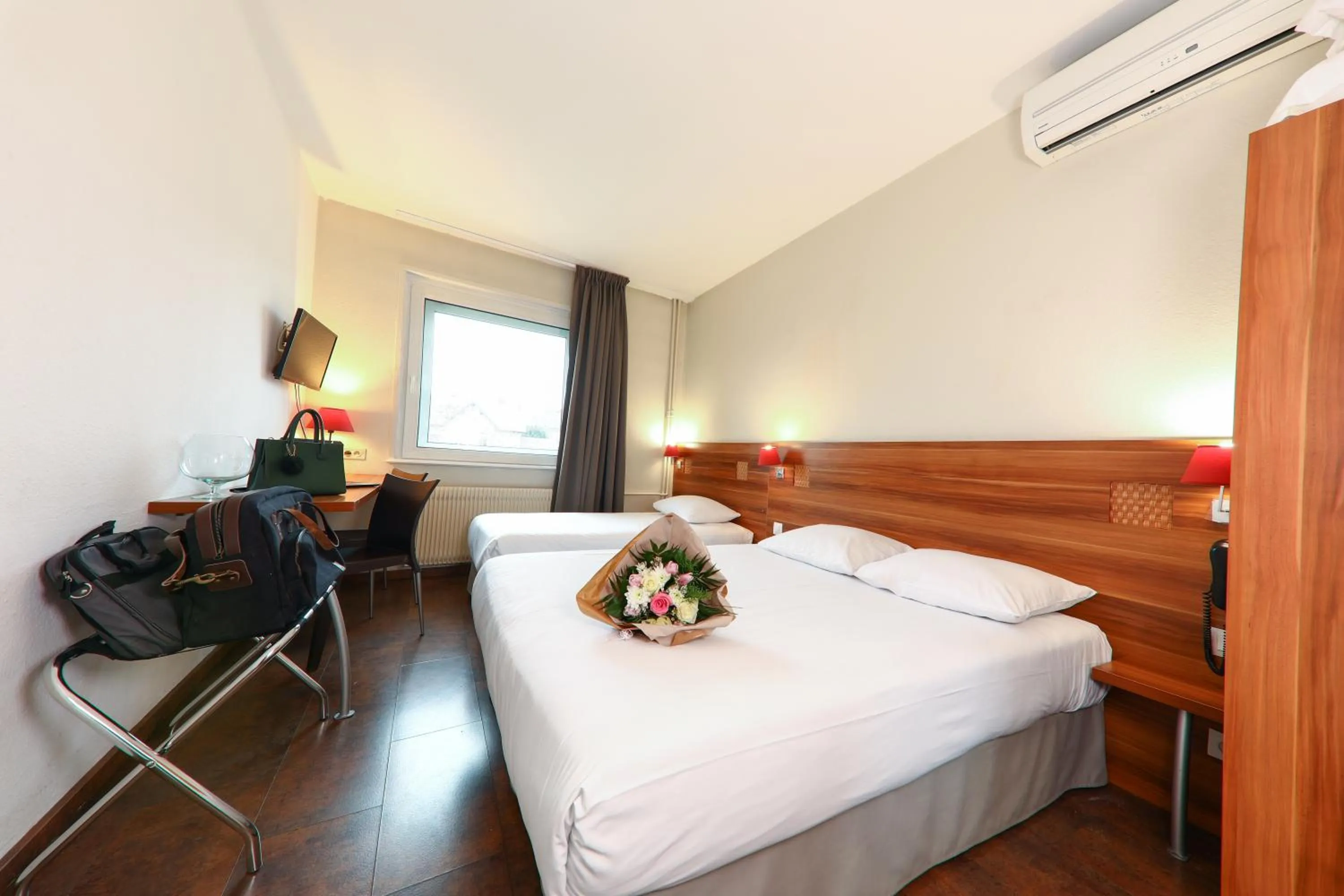 Bed in The Originals City, Hôtel Colmar Gare