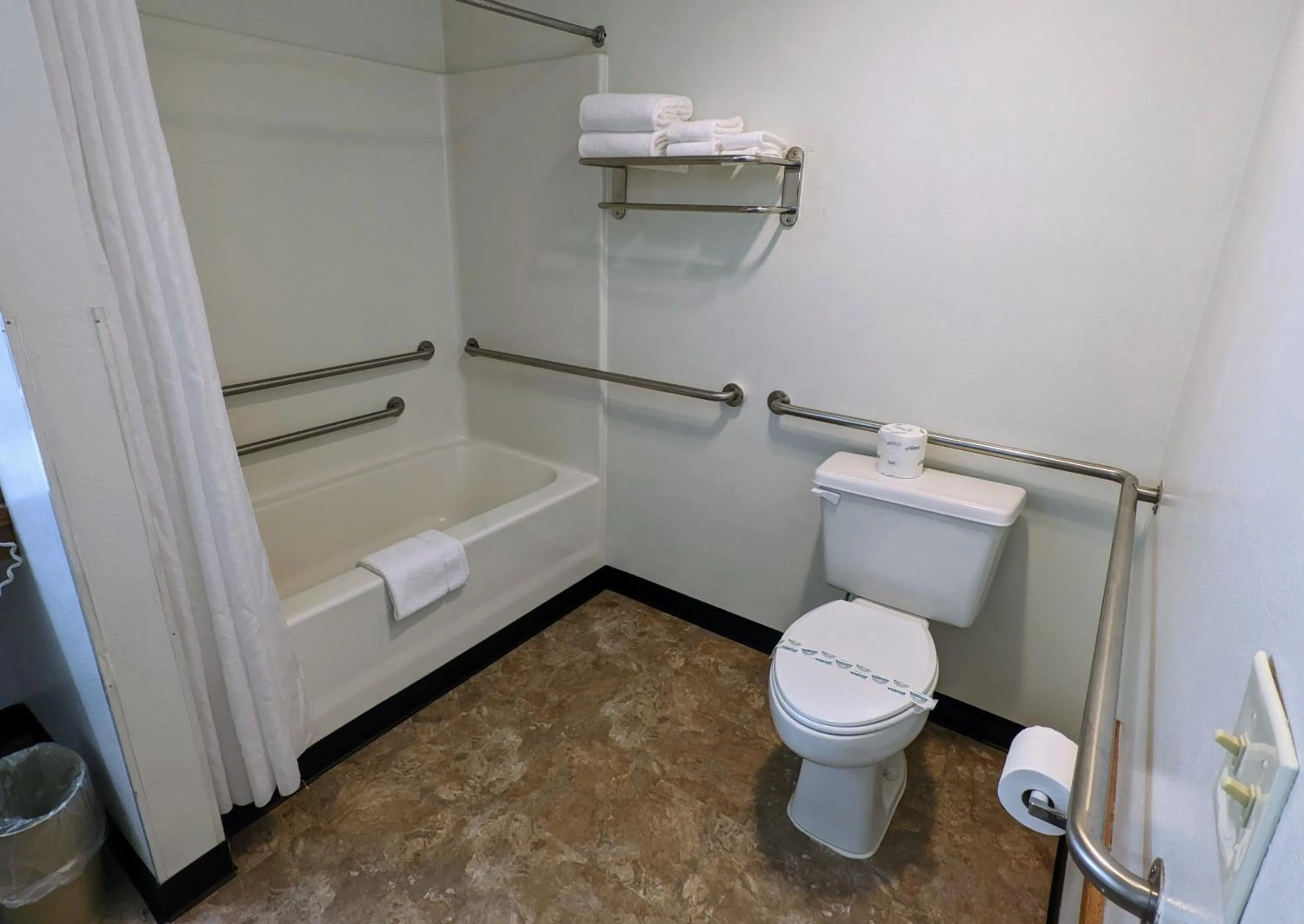 Shower in Fairground Inn