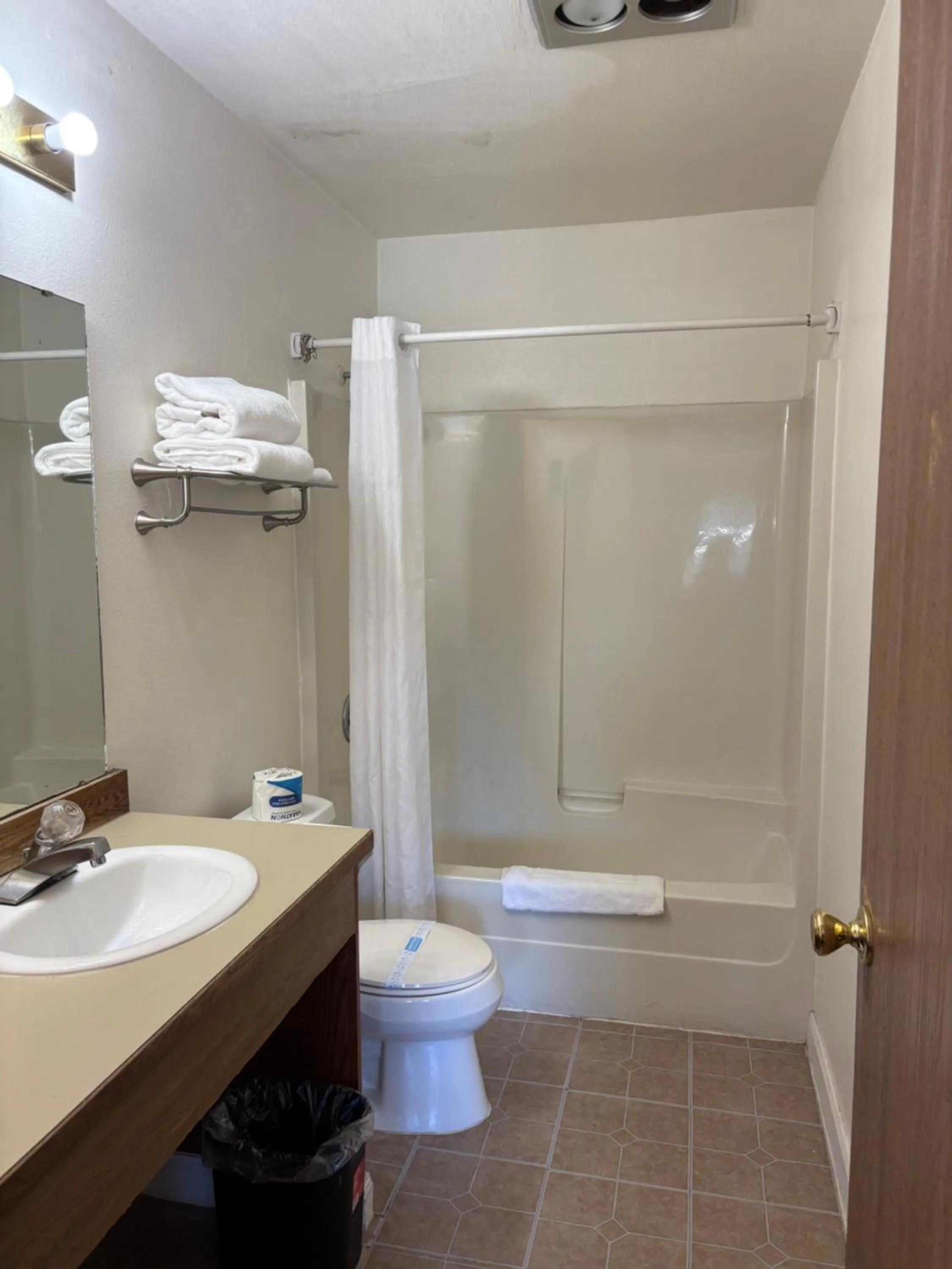 Shower in Fairground Inn