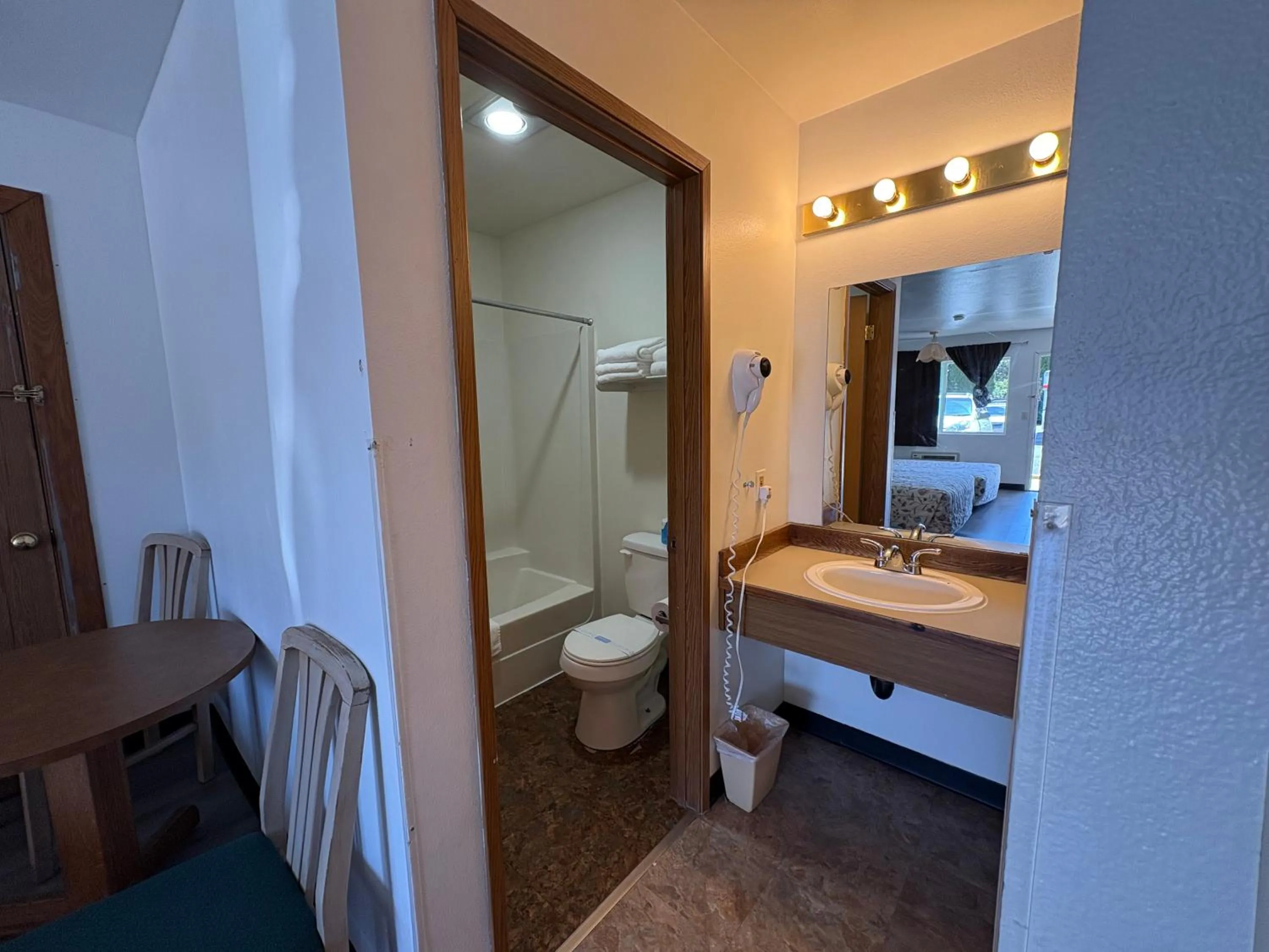 Bathroom in Fairground Inn