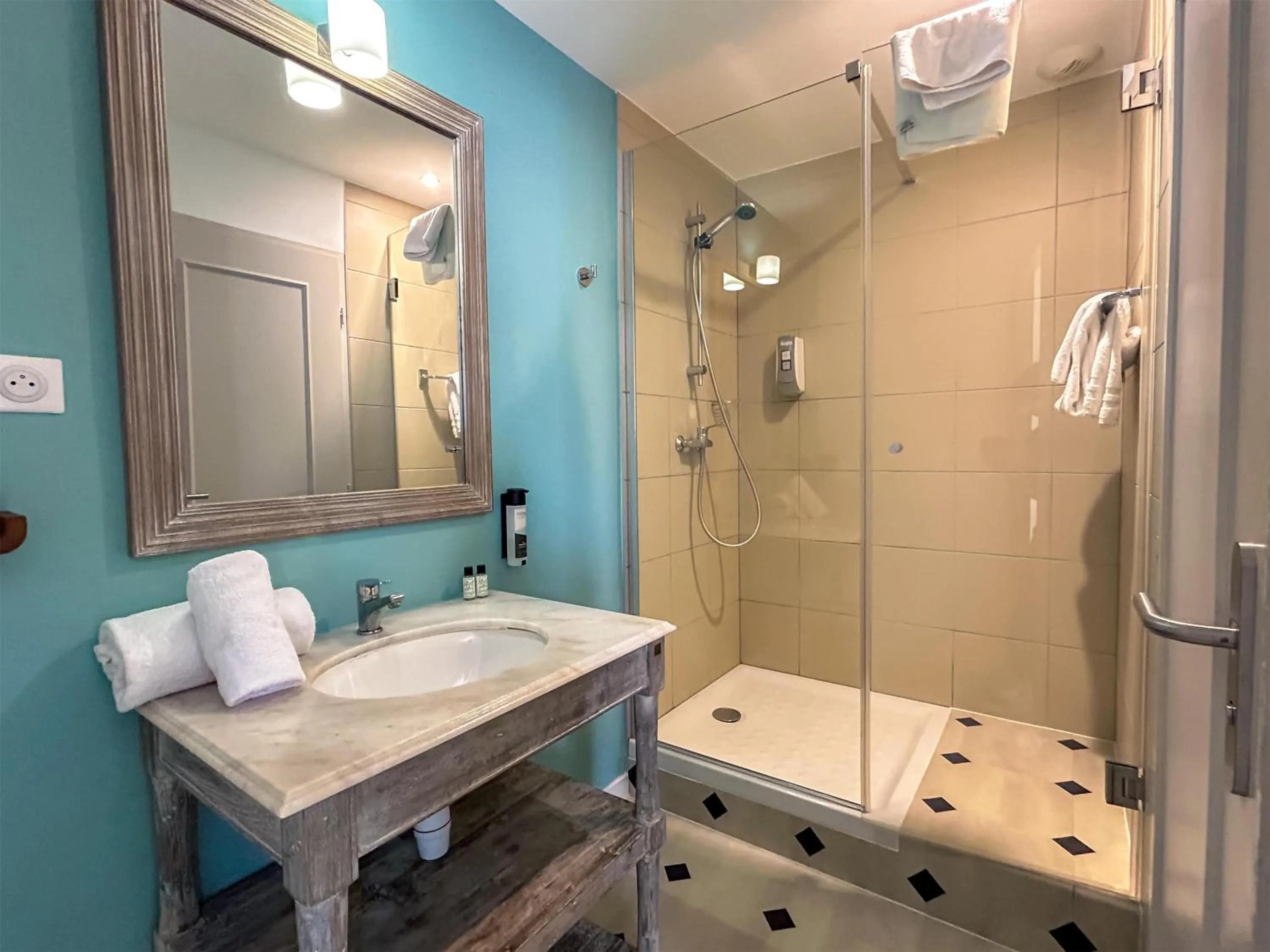 Bathroom in Hotel de la Bourse, Mulhouse Gare, Sure Hotel Collection by Best Western