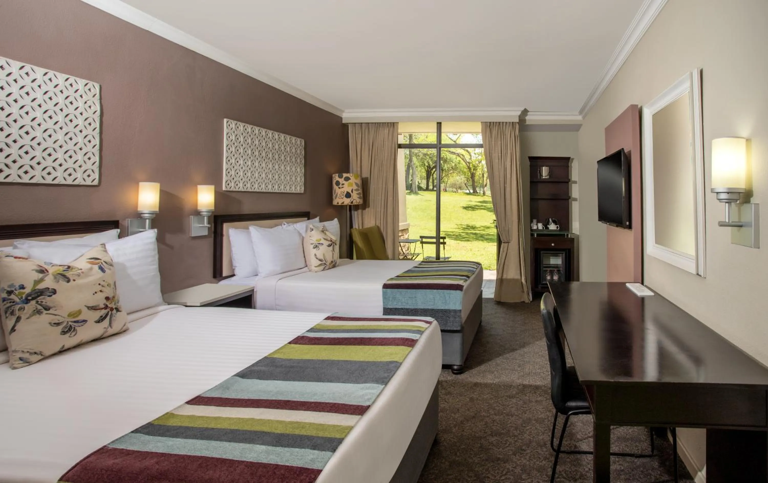 Bed in Sabi River Sun Resort