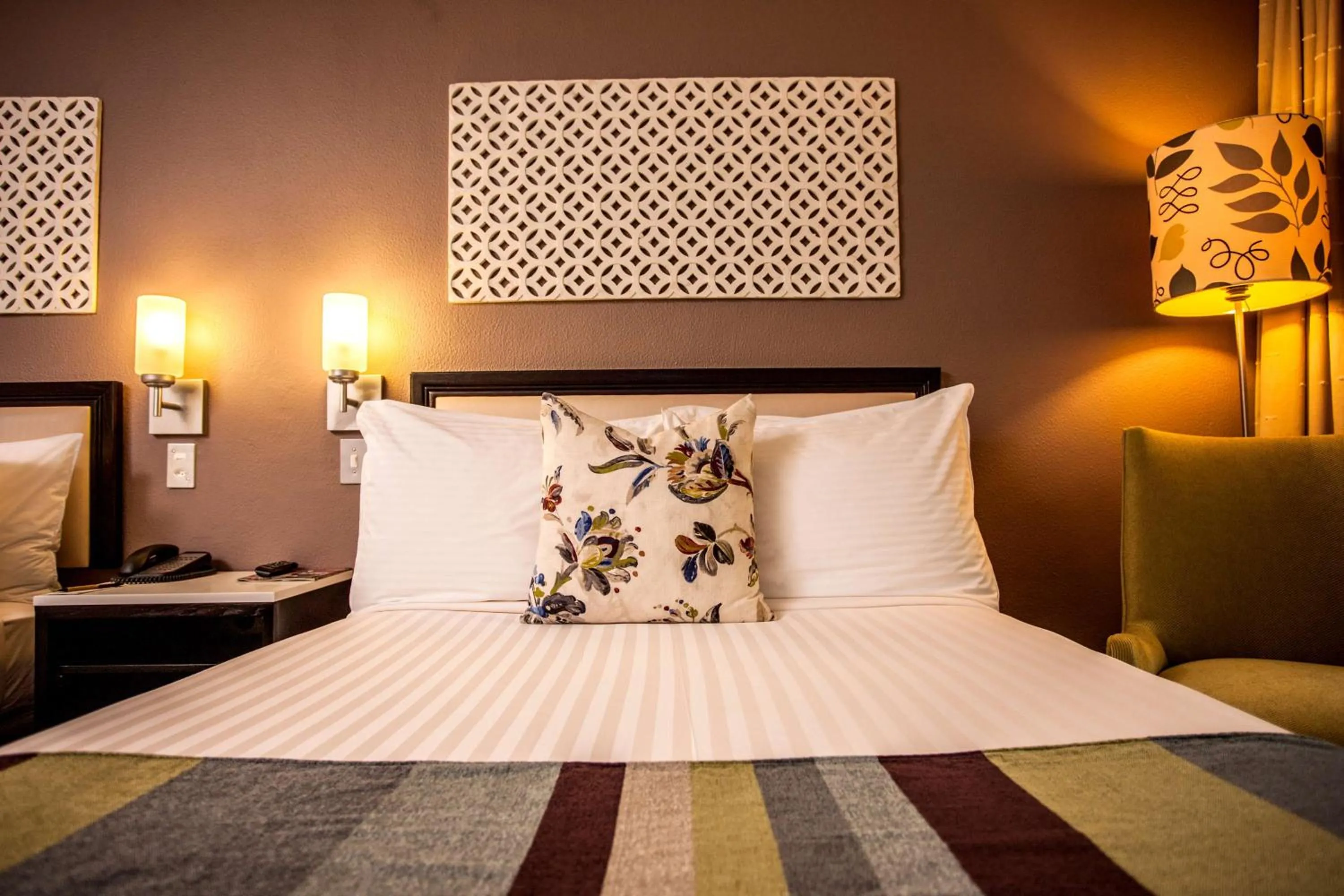 Photo of the whole room, Bed in Sabi River Sun Resort