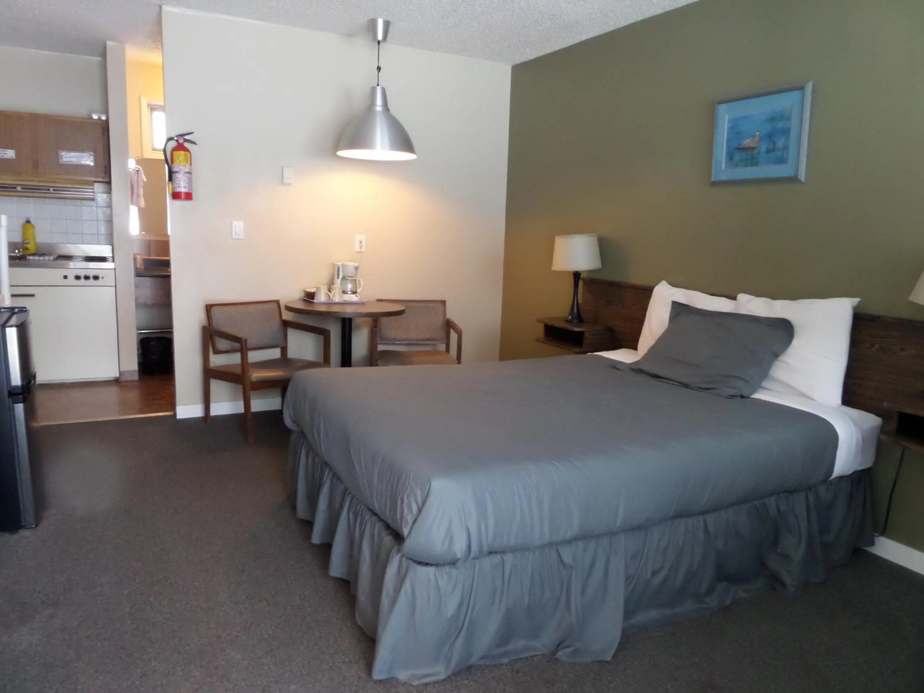 Bed in Ray Lyn Motel