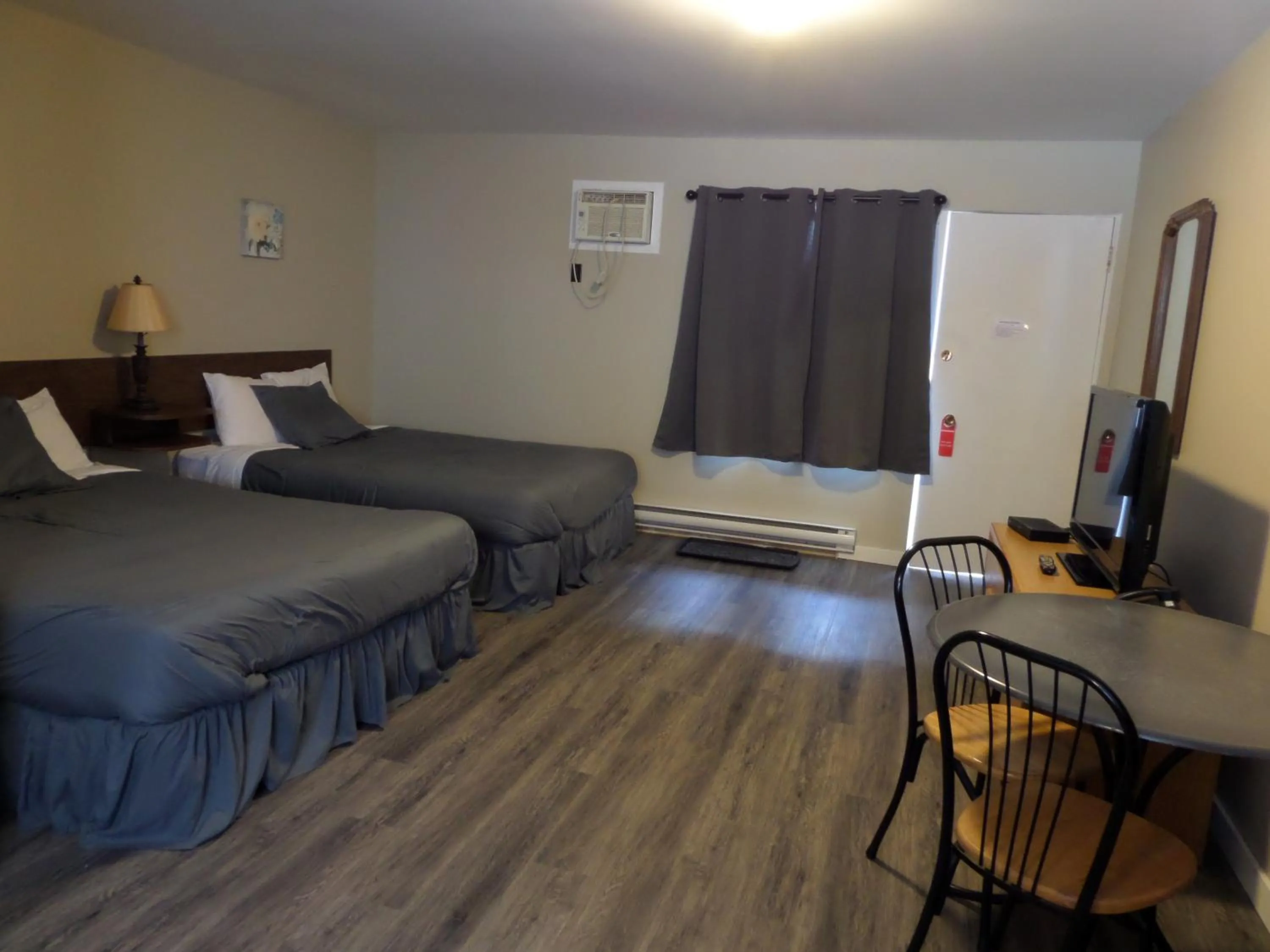 Bed in Ray Lyn Motel