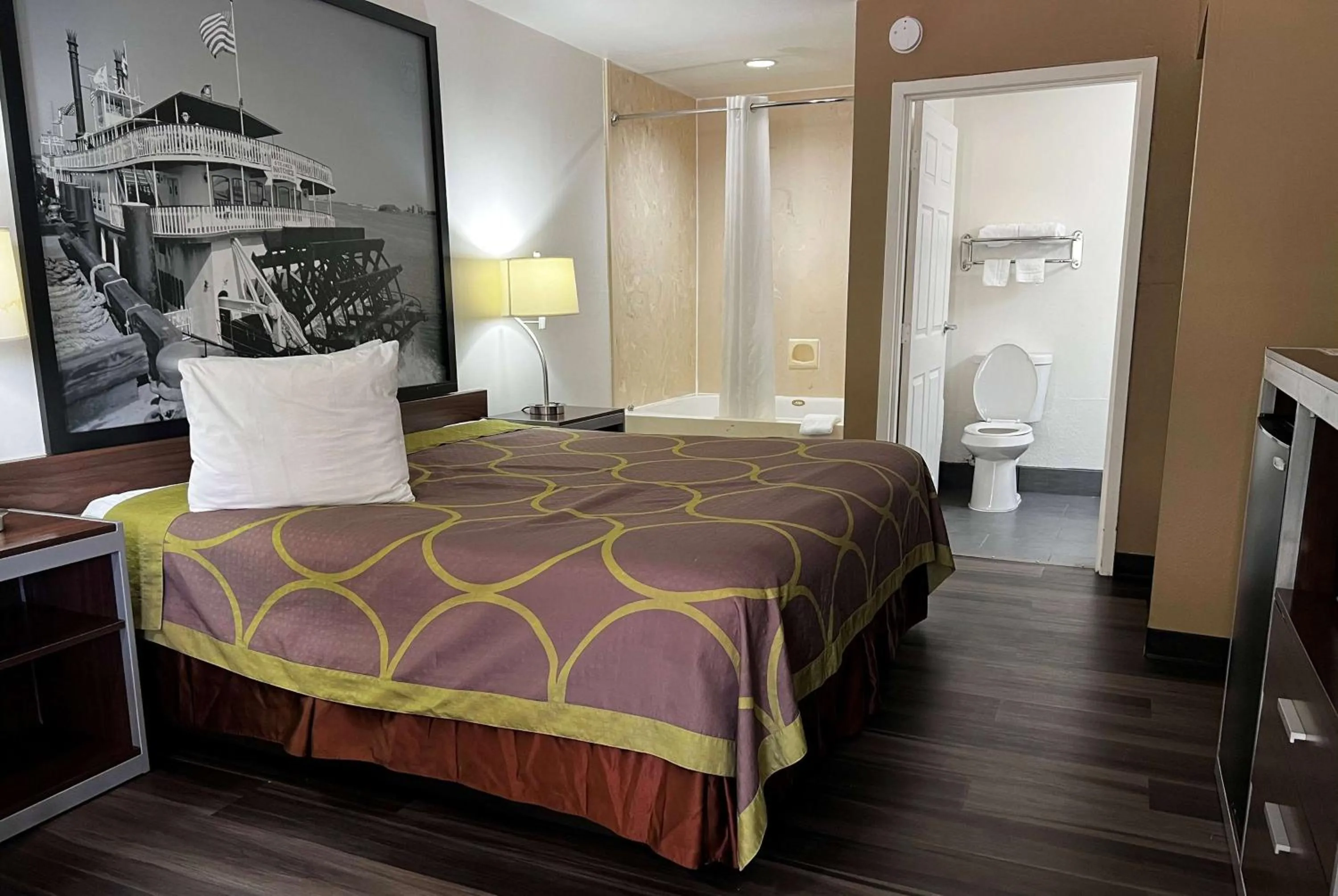 Photo of the whole room, Bed in Super 8 by Wyndham Slidell