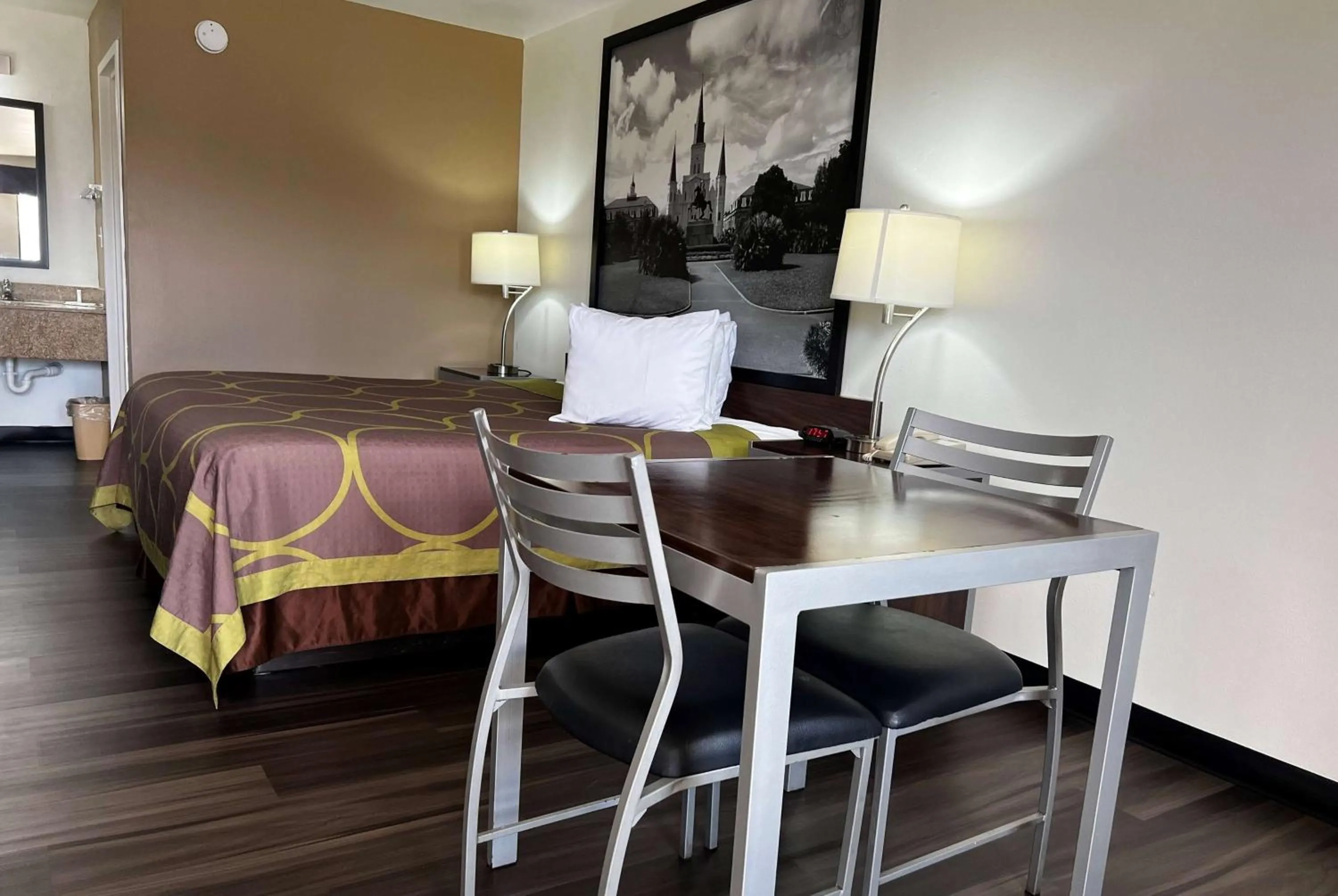 Photo of the whole room in Super 8 by Wyndham Slidell