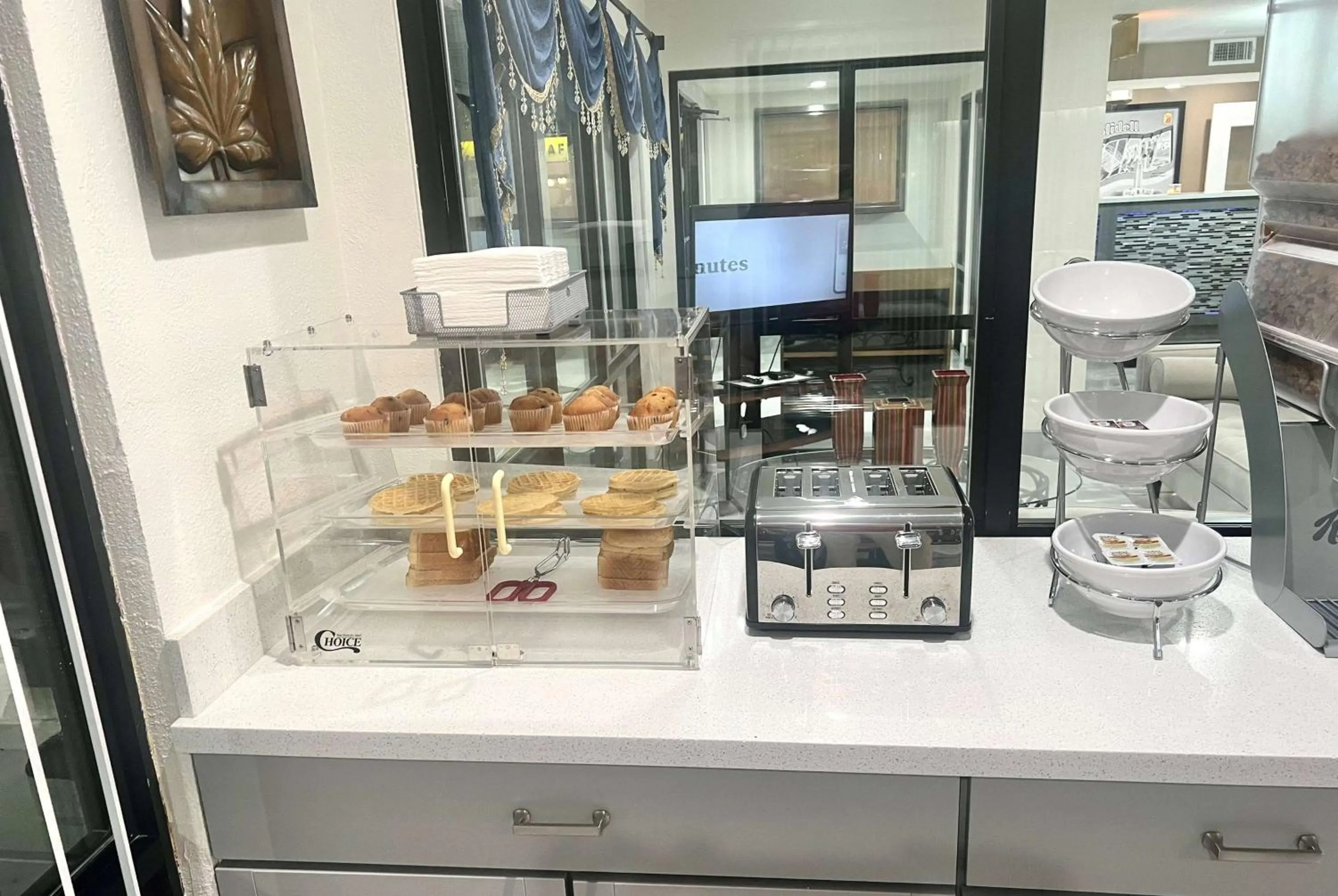 Restaurant/places to eat in Super 8 by Wyndham Slidell