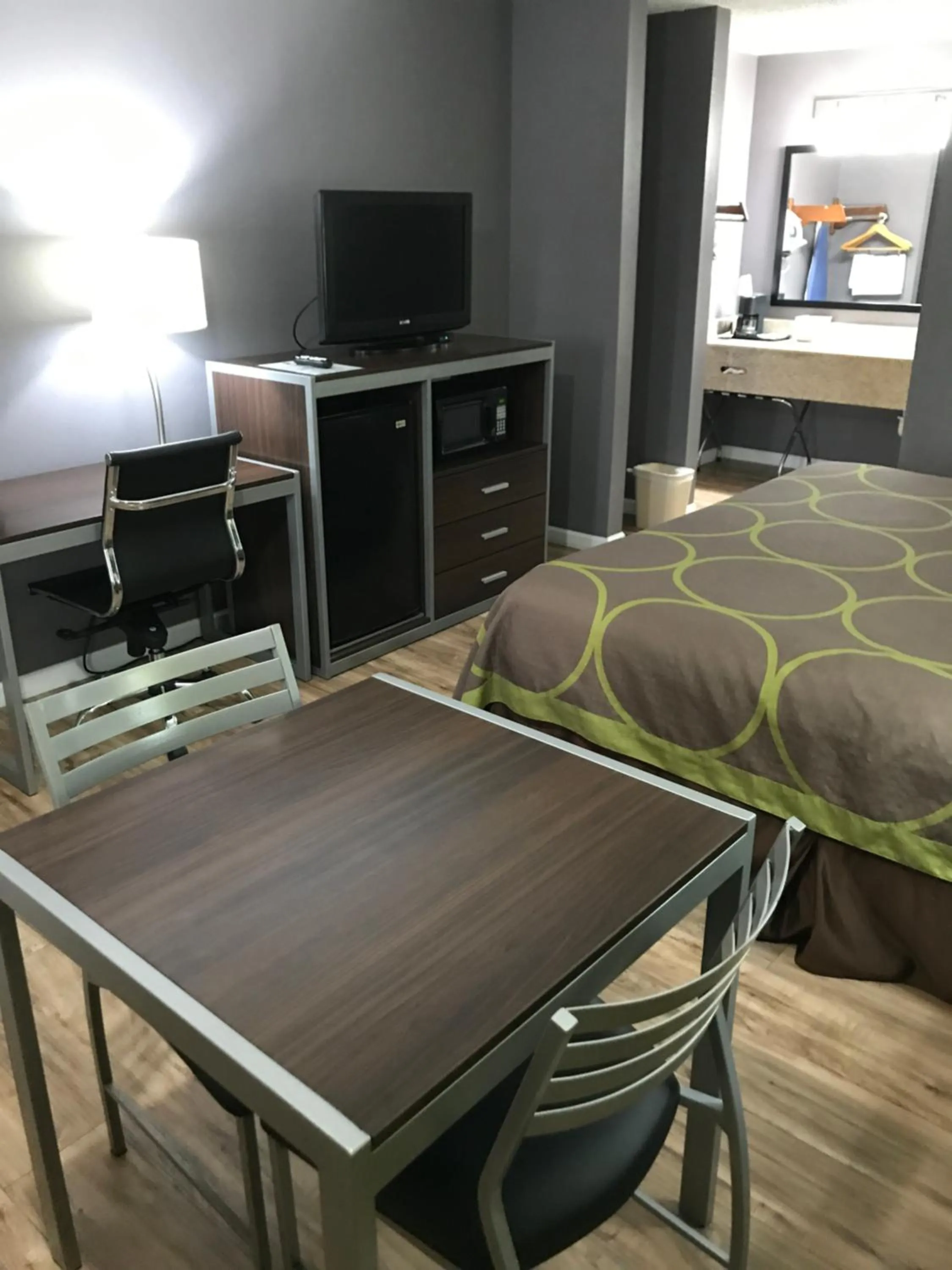 Photo of the whole room, Bed in Super 8 by Wyndham Slidell