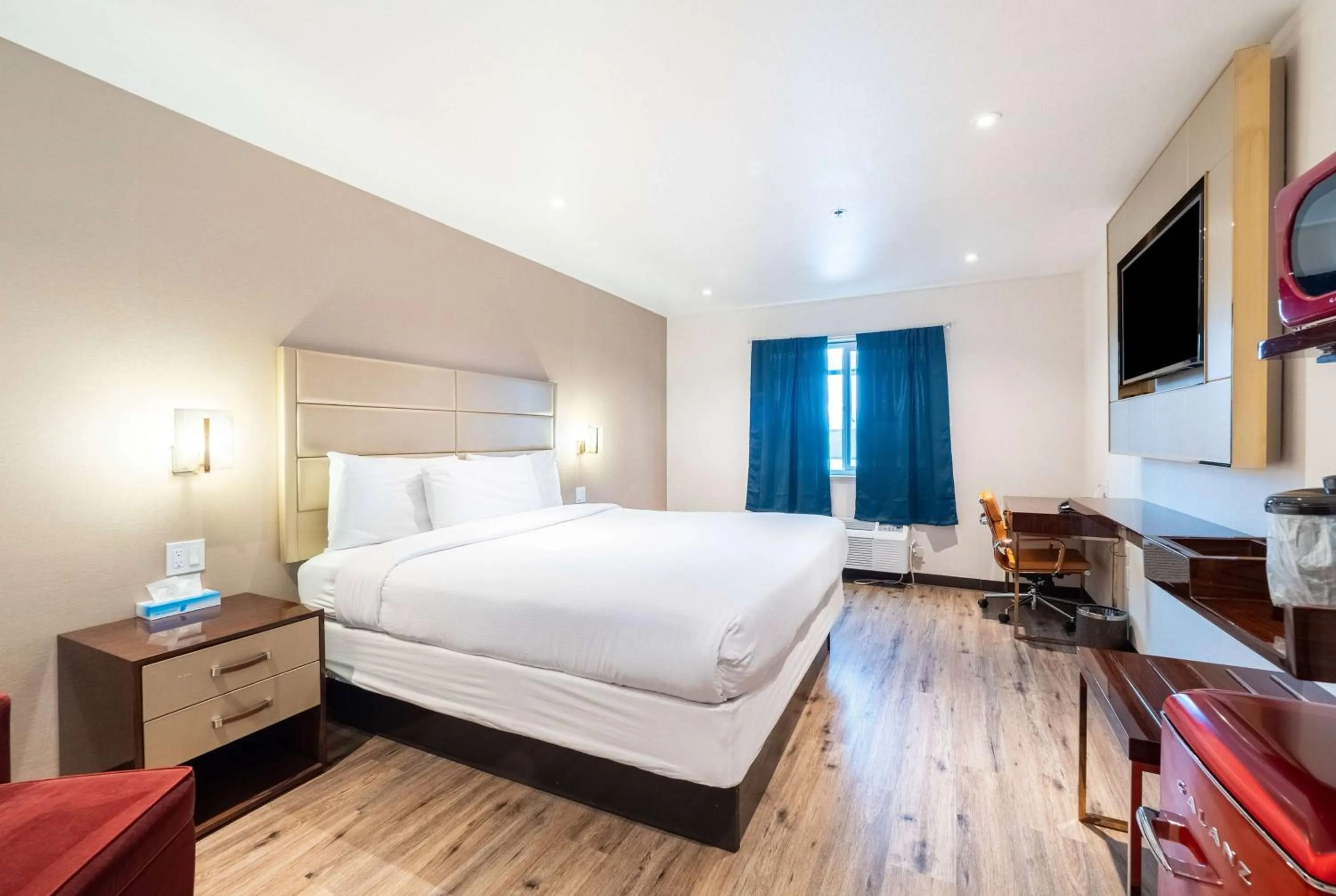 Photo of the whole room, Bed in Baymont by Wyndham Anderson