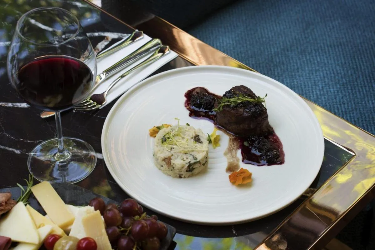 Restaurant/places to eat in No2 Hotel By Şükrü