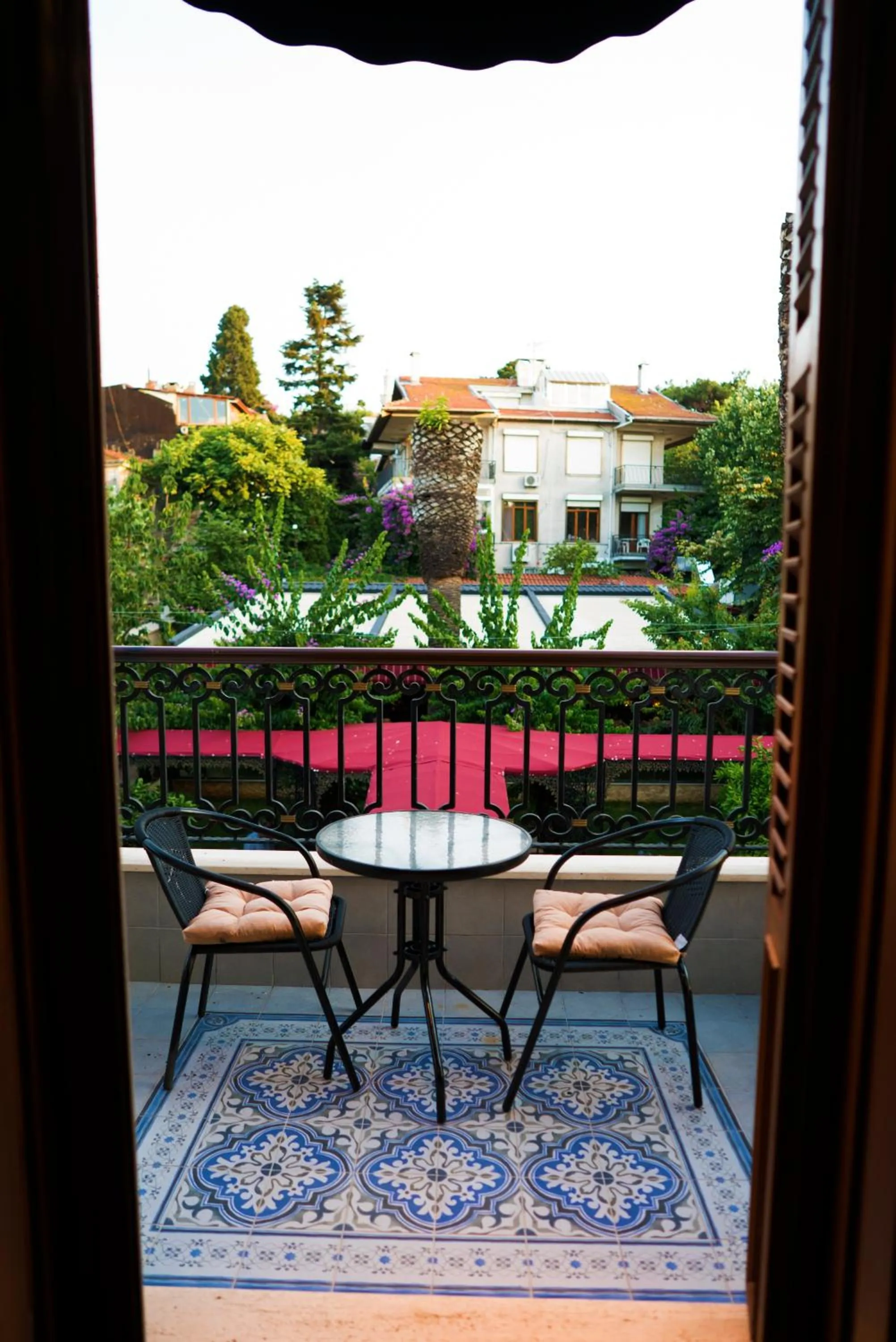 Garden view in No2 Hotel By Şükrü