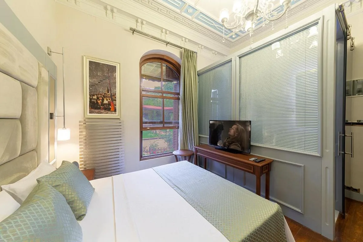 Garden view, Bed in No2 Hotel By Şükrü