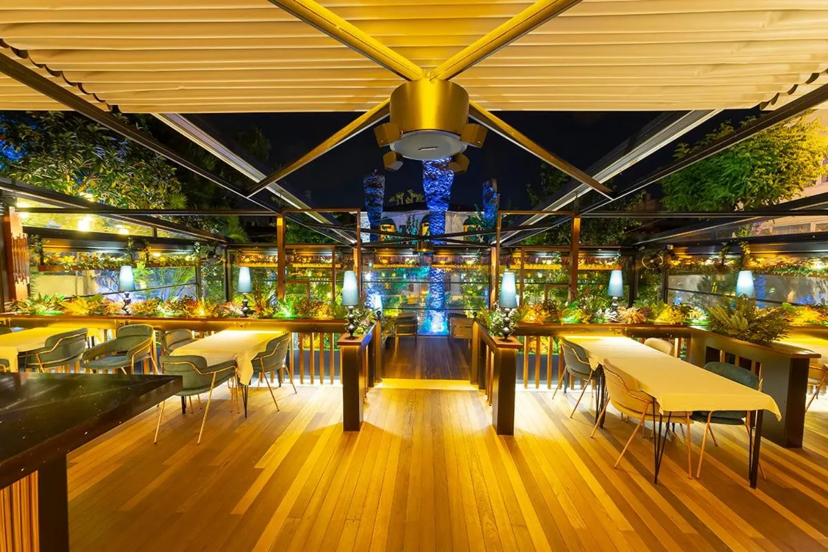 Restaurant/places to eat in No2 Hotel By Şükrü