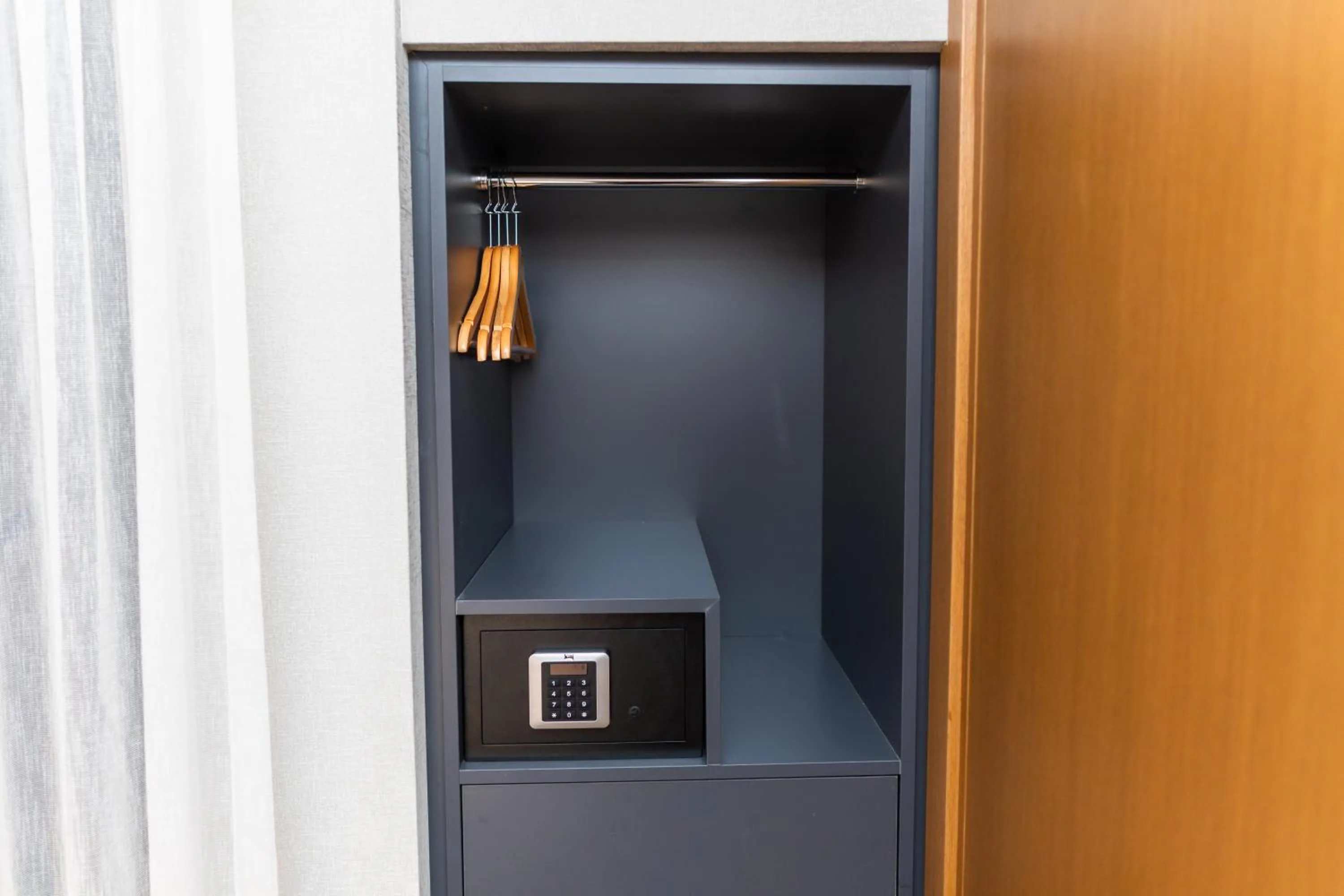 microwave in MEG HOTEL