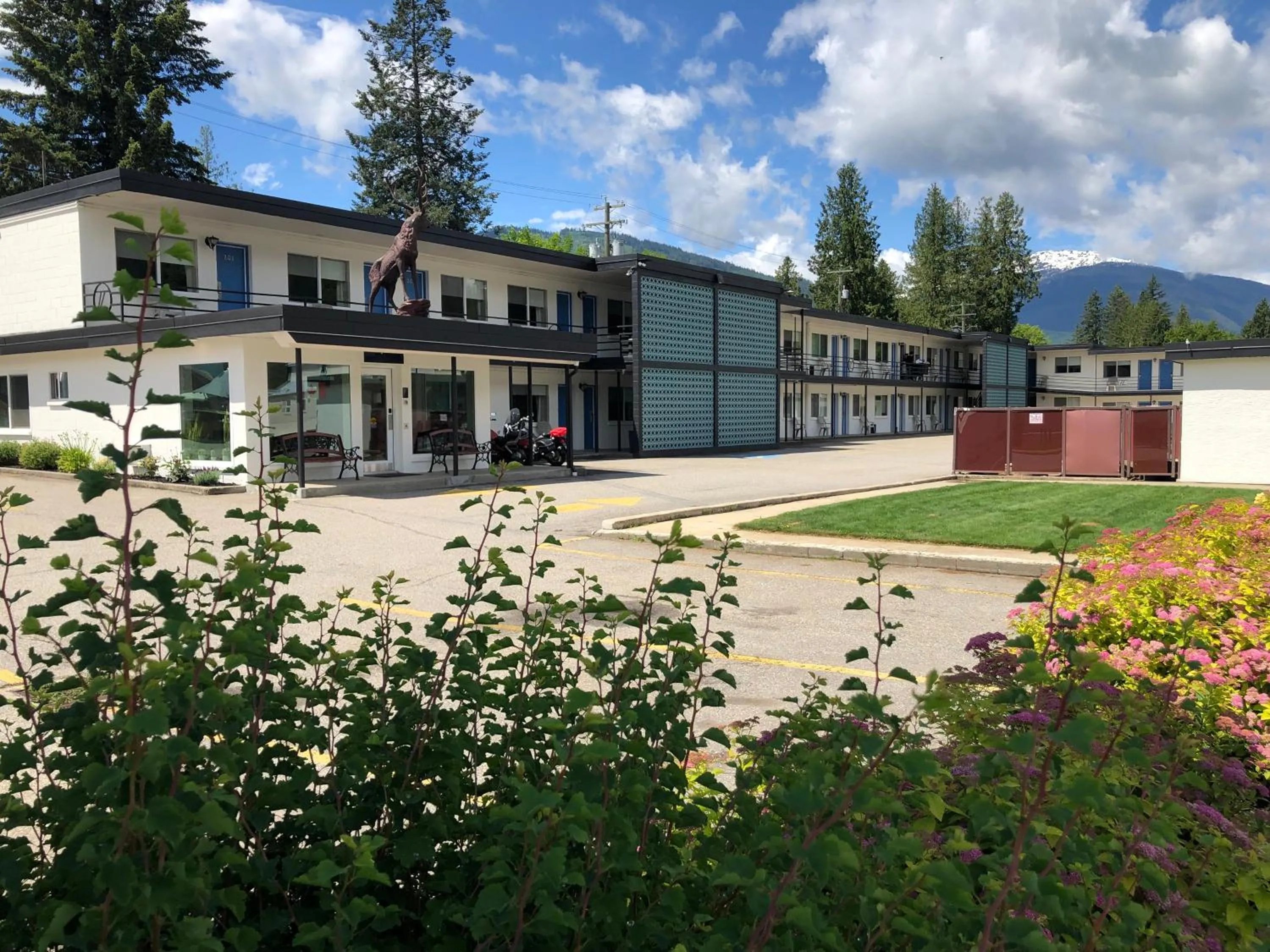Property building in Revelstoke Lodge