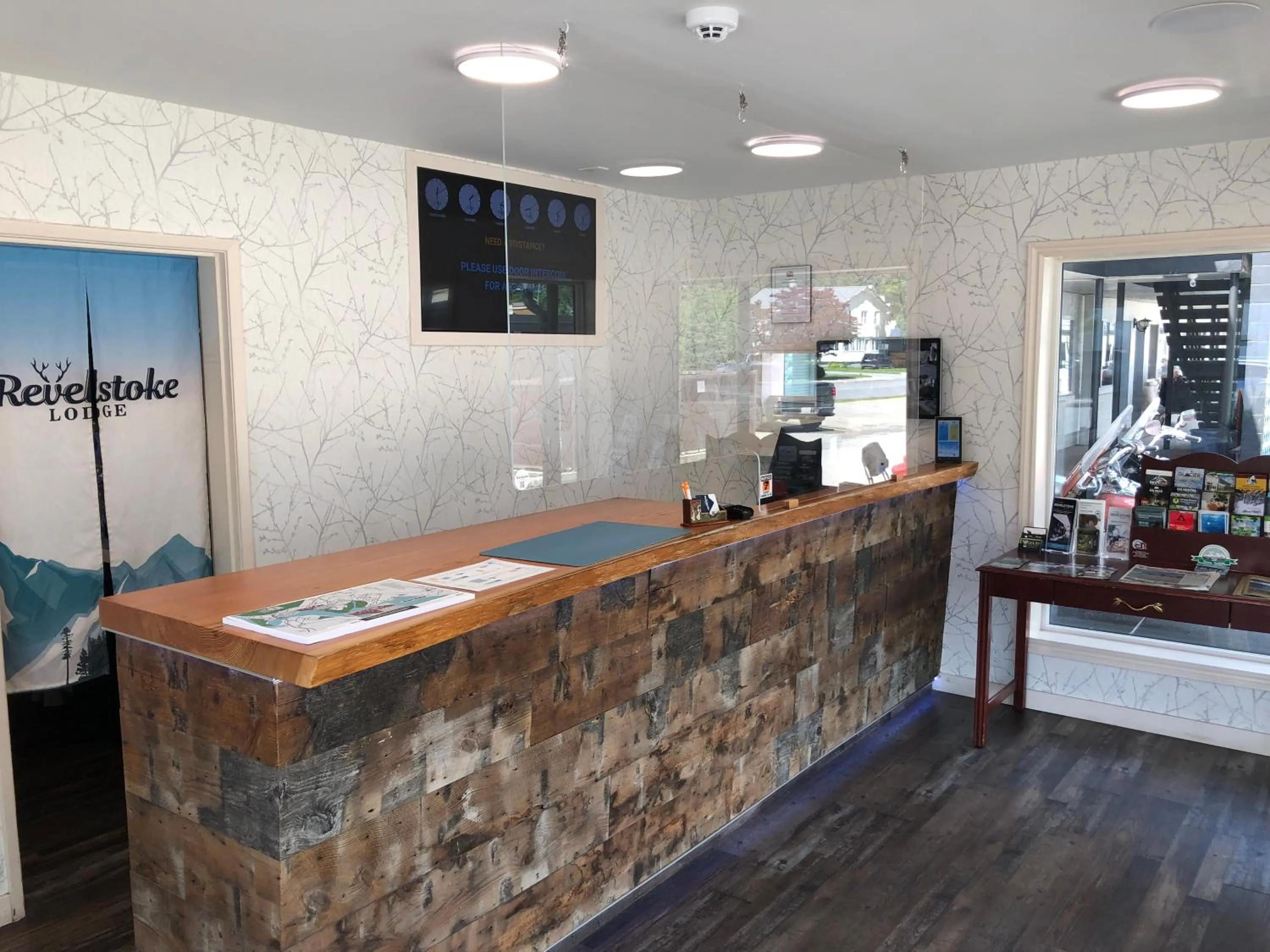Lobby or reception in Revelstoke Lodge
