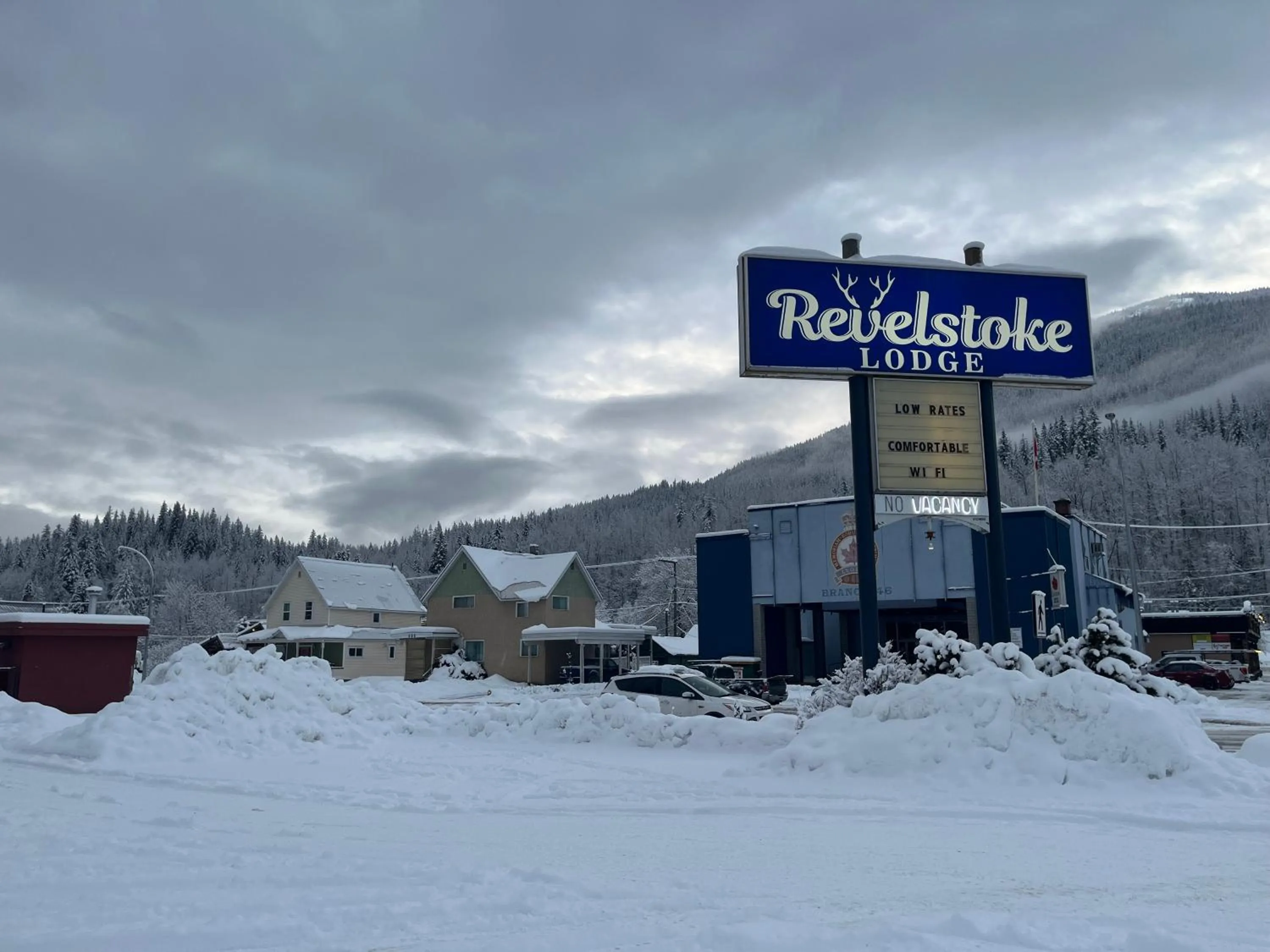 Property building in Revelstoke Lodge