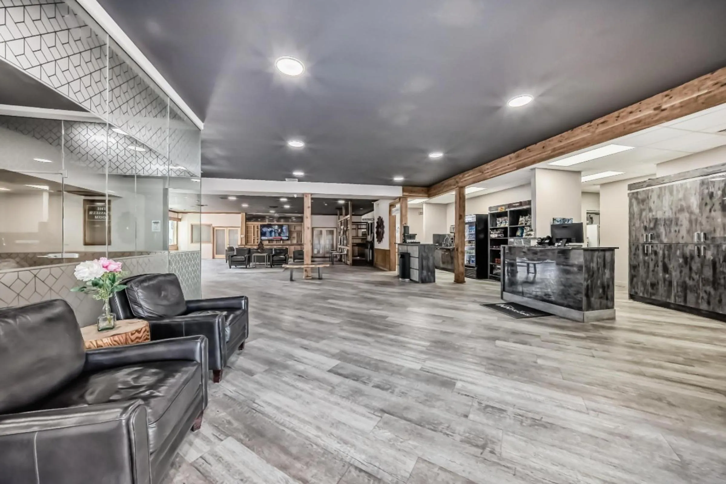 Lobby or reception in Invermere Inn & Suites