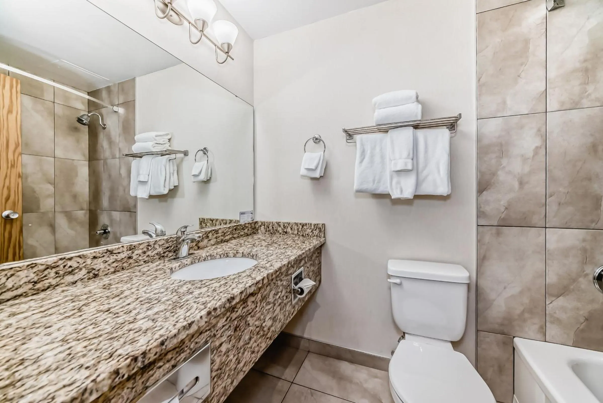 Shower in Invermere Inn & Suites