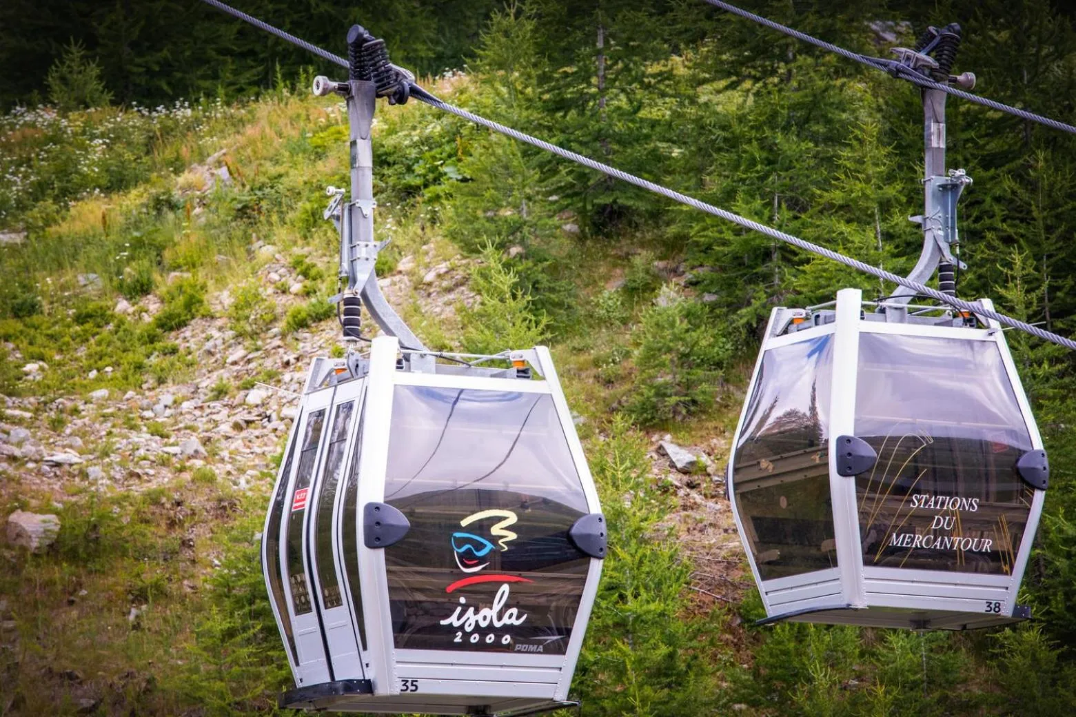 Hiking in SOWELL RESIDENCES New Chastillon