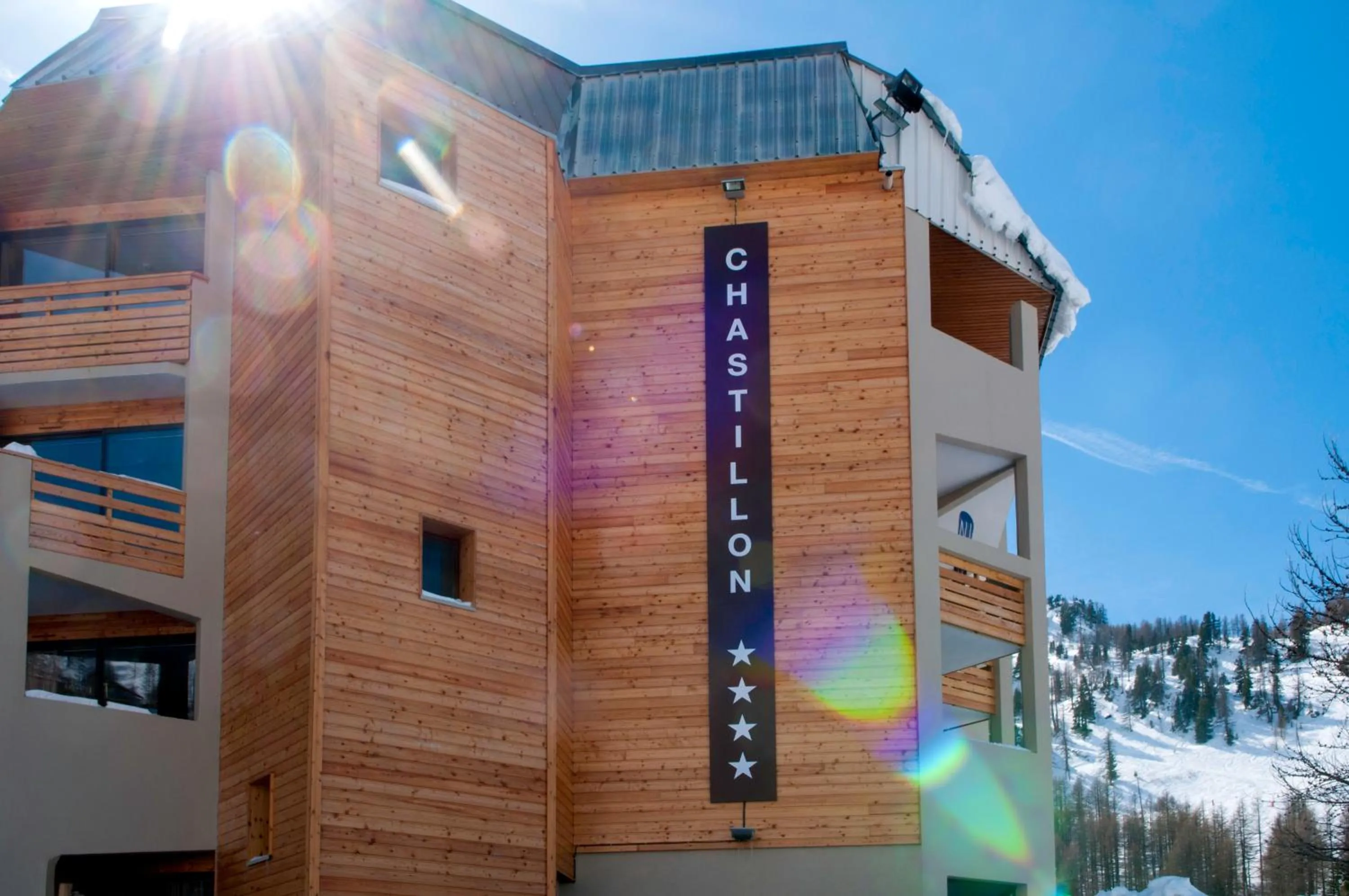 Facade/entrance in SOWELL RESIDENCES New Chastillon