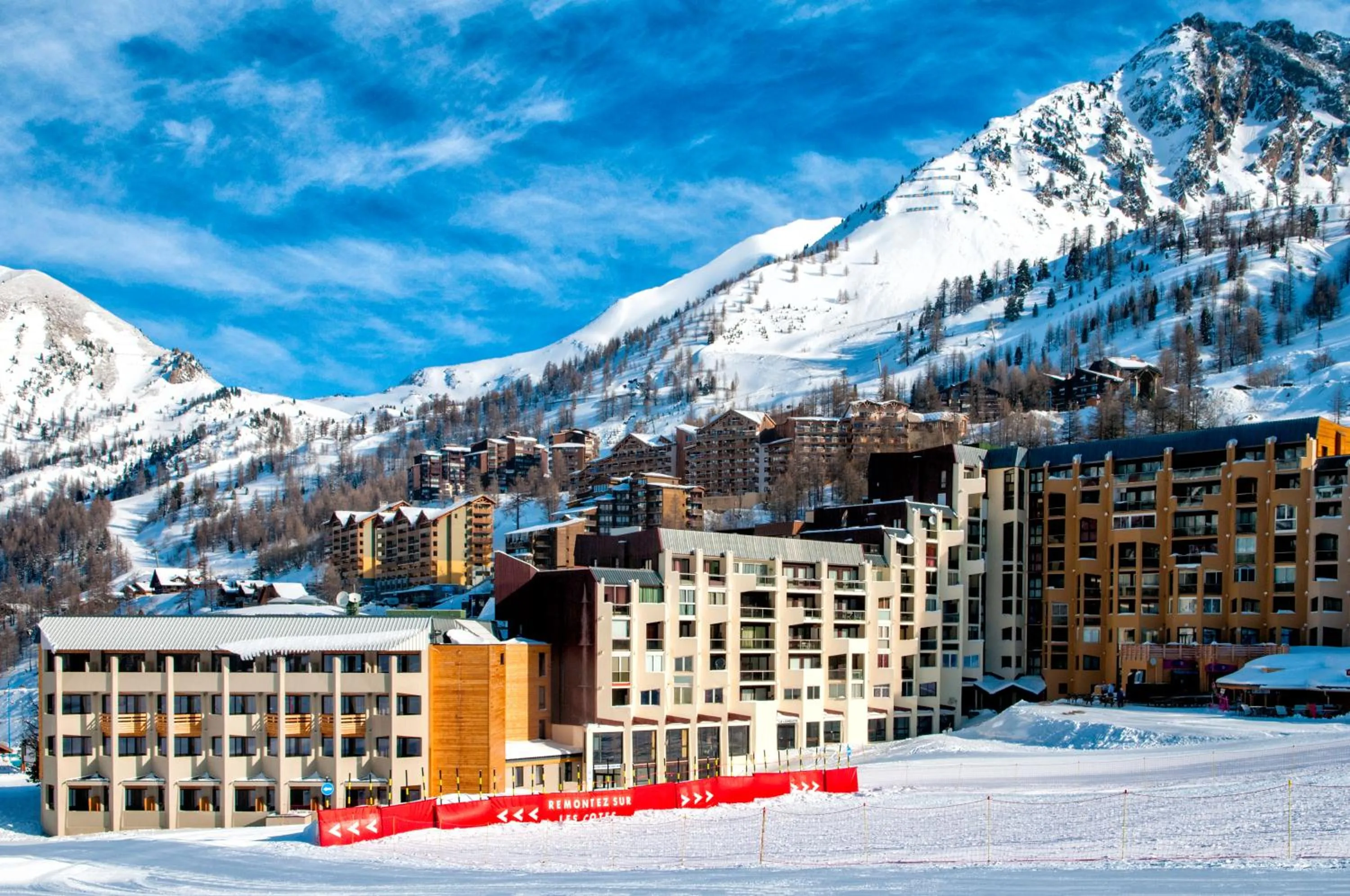 Facade/entrance in SOWELL RESIDENCES New Chastillon