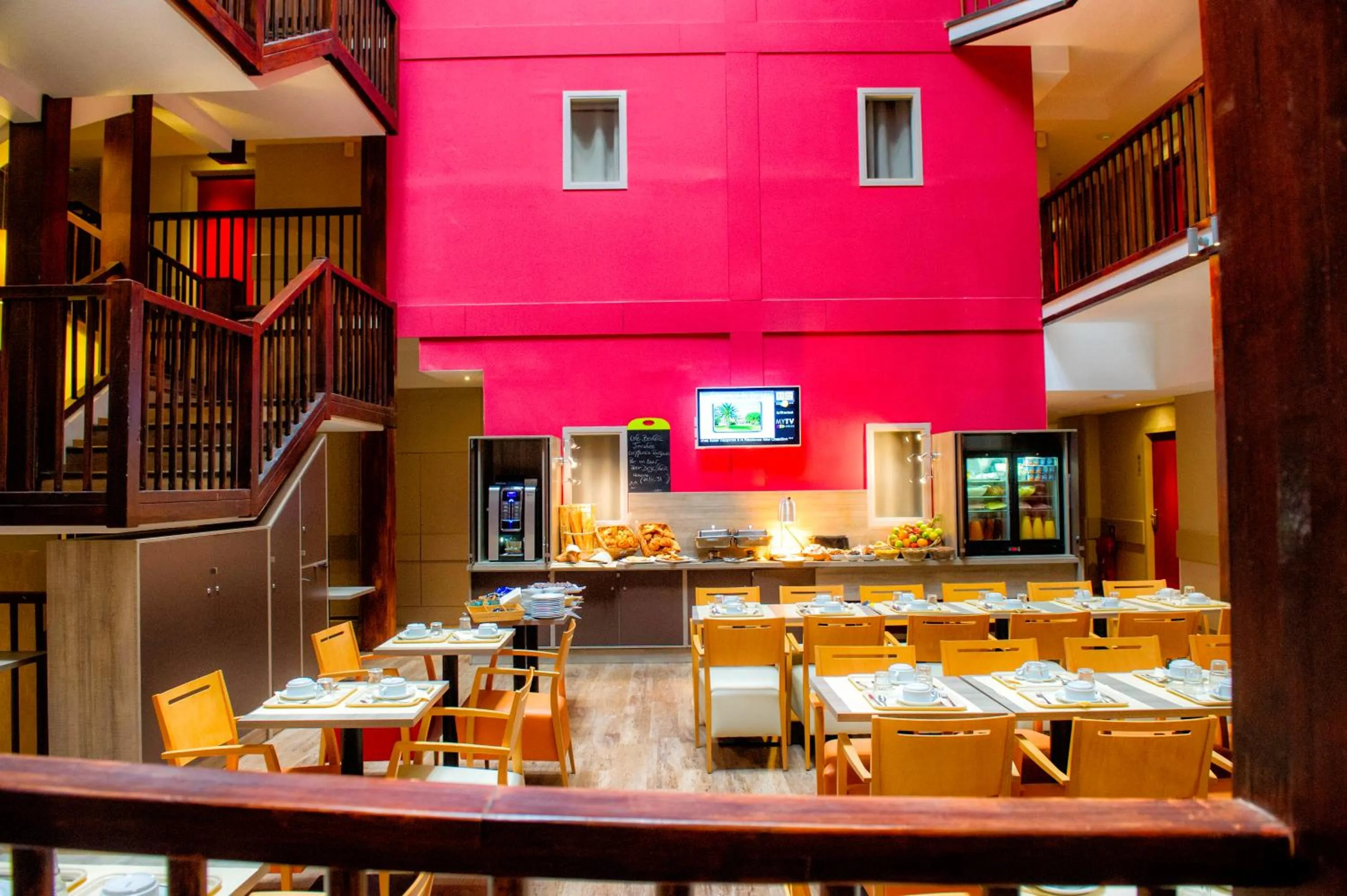 Buffet breakfast in SOWELL RESIDENCES New Chastillon