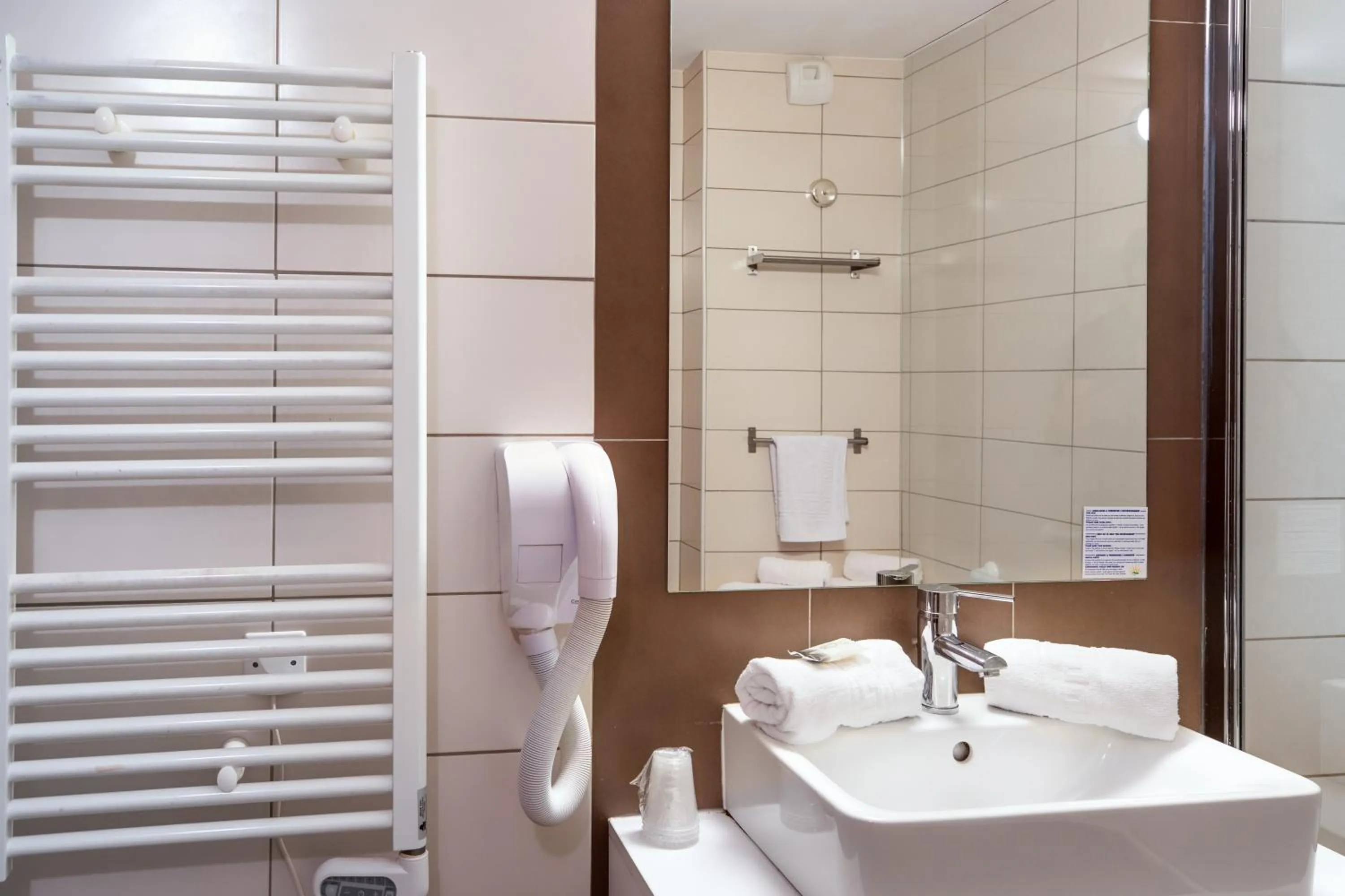 Bathroom in SOWELL RESIDENCES New Chastillon