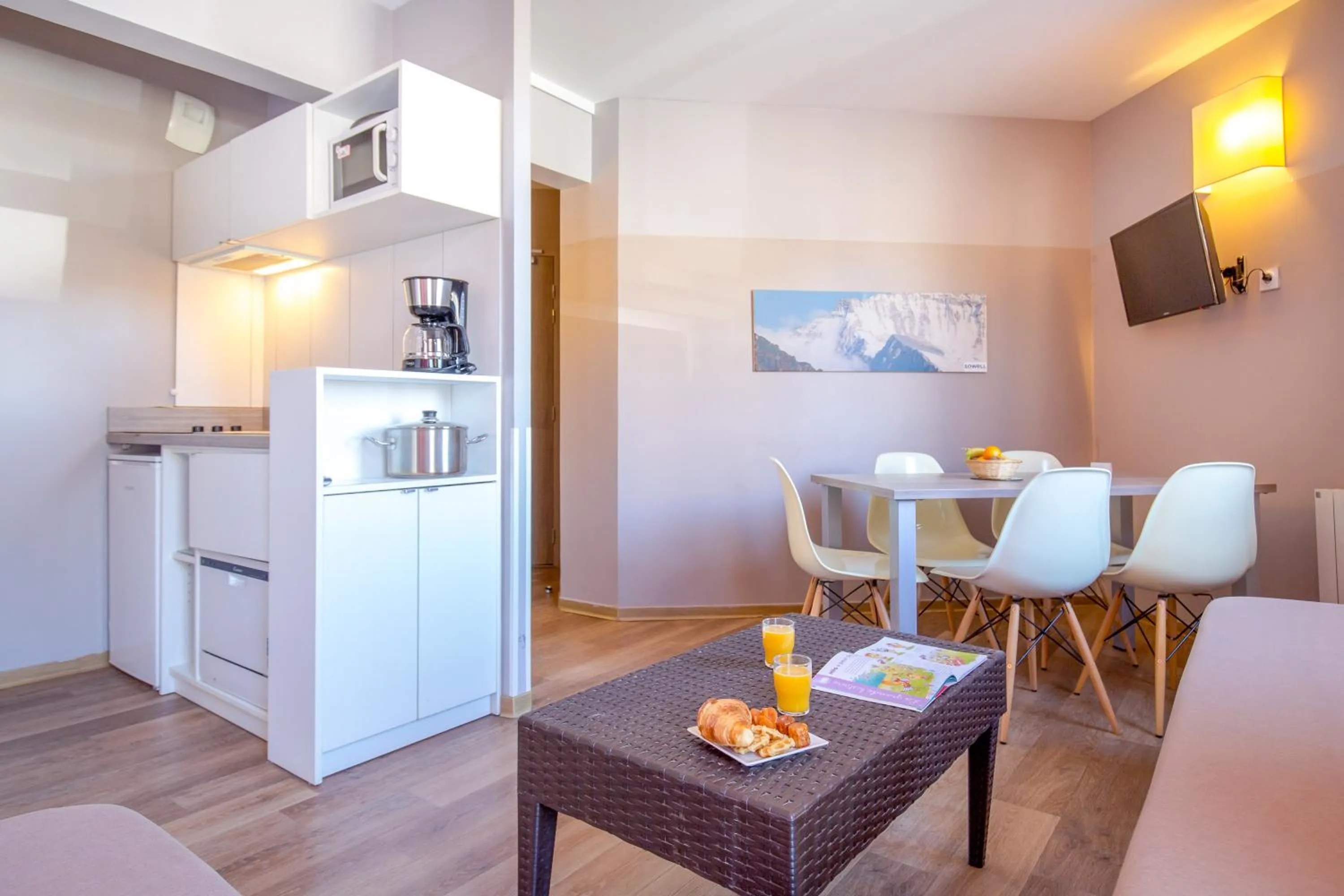 Kitchen or kitchenette in SOWELL RESIDENCES New Chastillon