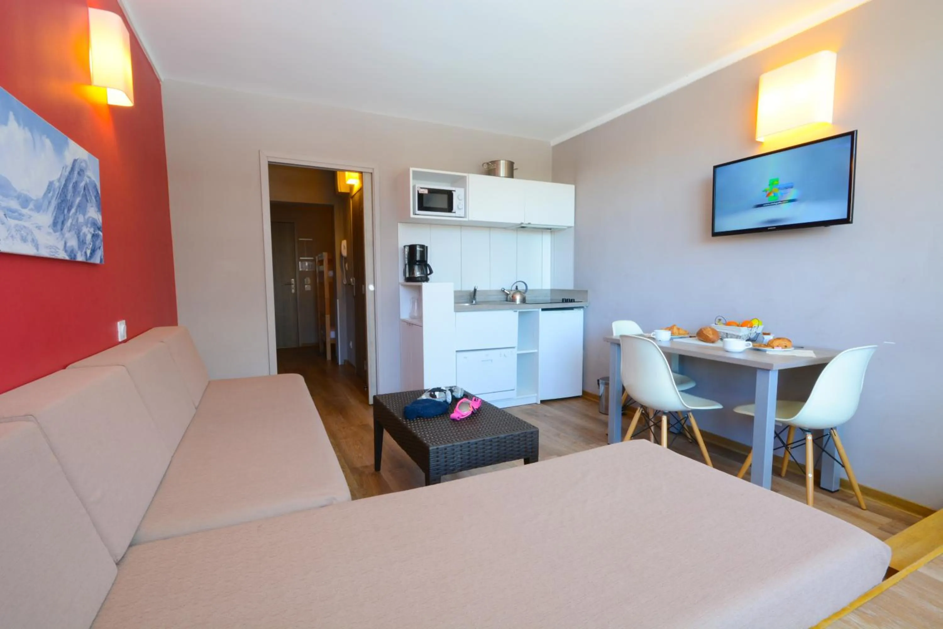 Photo of the whole room in SOWELL RESIDENCES New Chastillon