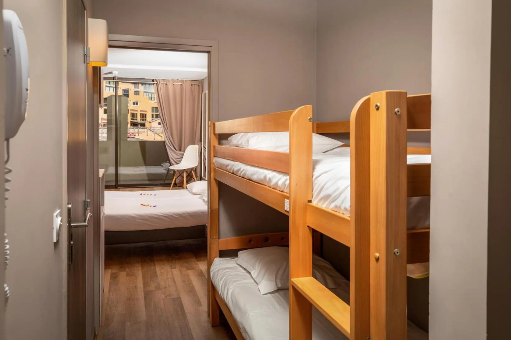 bunk bed, Bed in SOWELL RESIDENCES New Chastillon