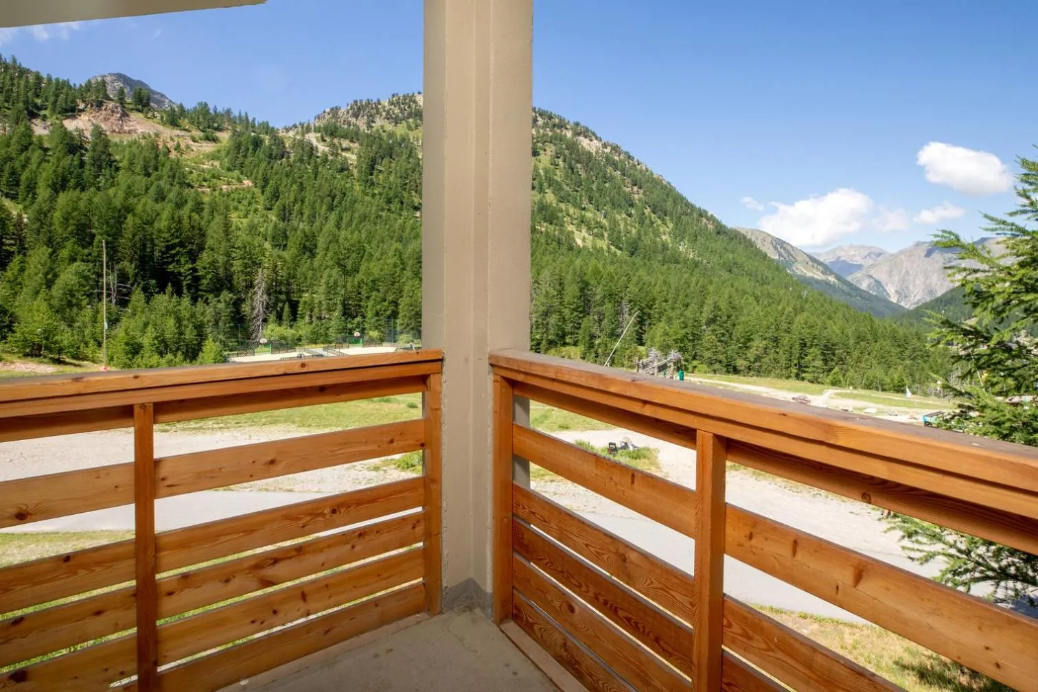 Balcony/Terrace in SOWELL RESIDENCES New Chastillon