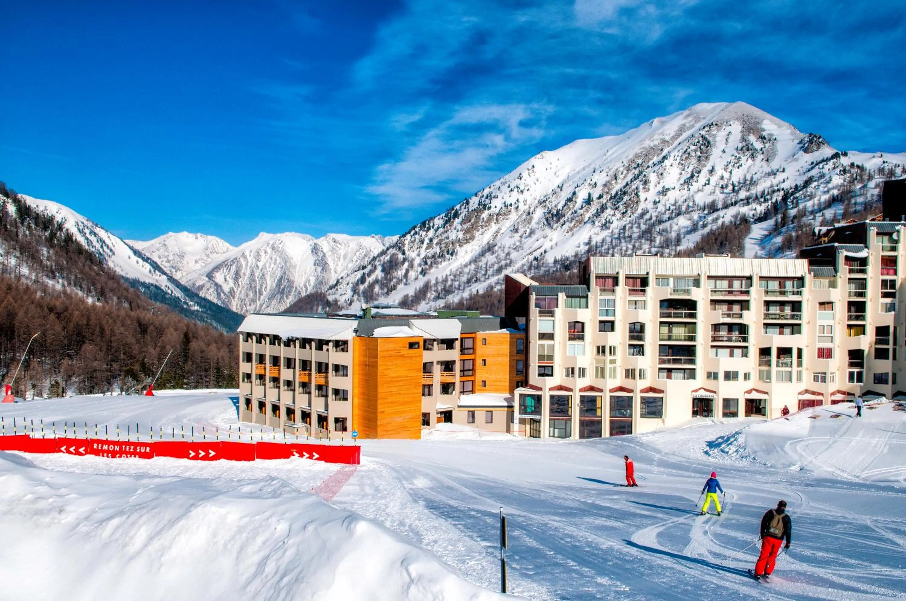 Facade/entrance in SOWELL RESIDENCES New Chastillon