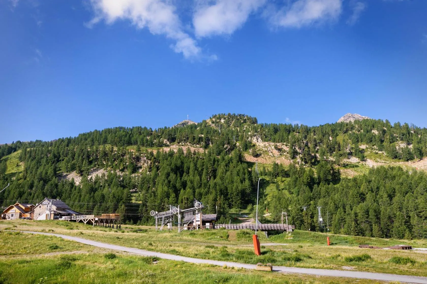 Natural landscape in SOWELL RESIDENCES New Chastillon