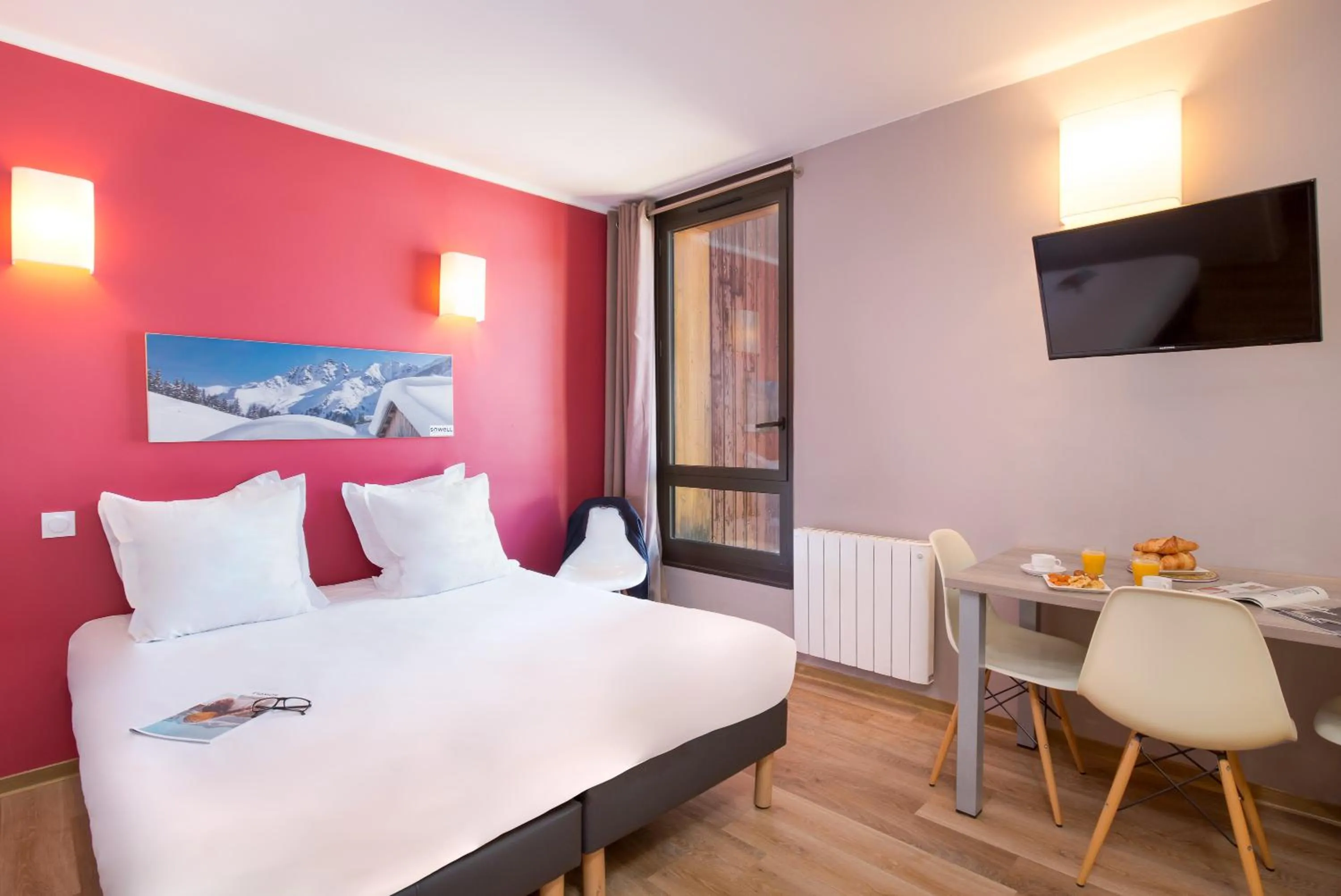 Bedroom, Bed in SOWELL RESIDENCES New Chastillon