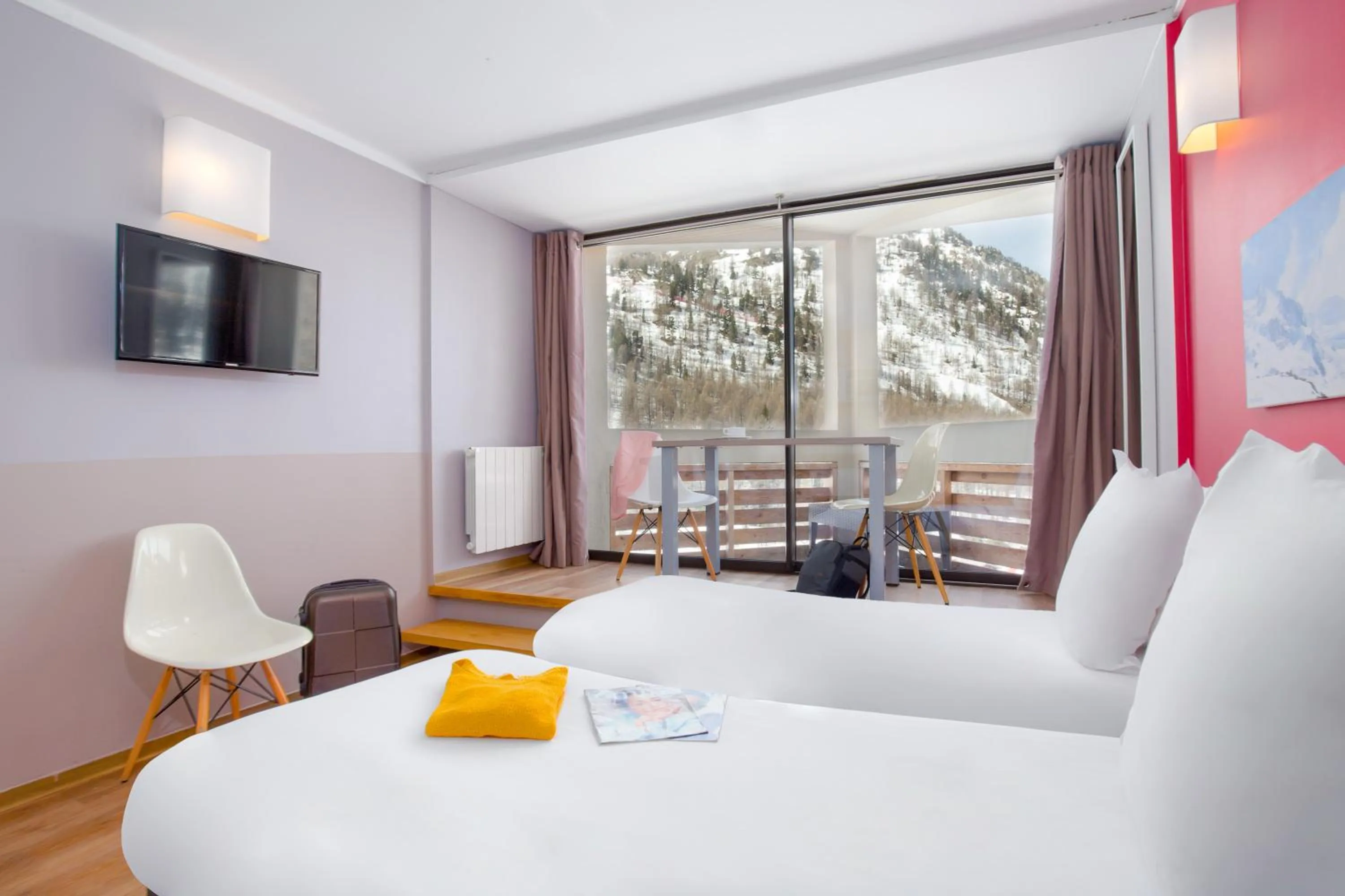 Bedroom, Bed in SOWELL RESIDENCES New Chastillon