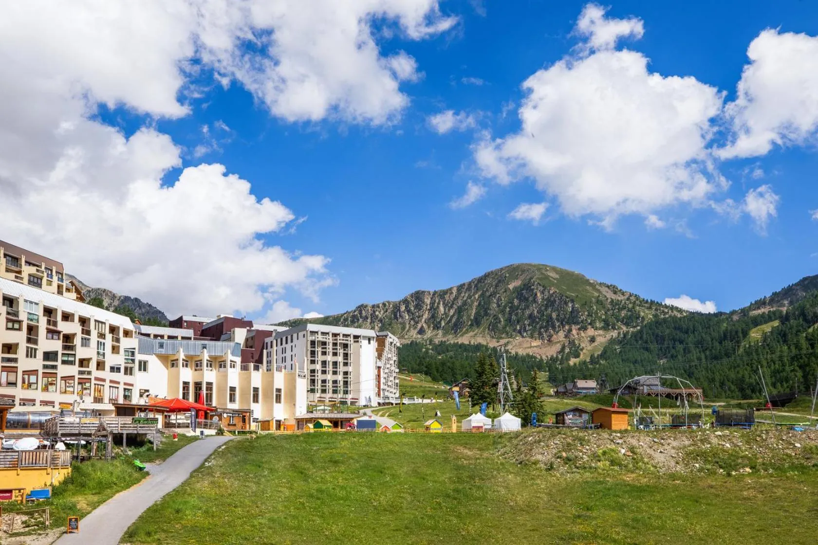 Mountain view in SOWELL RESIDENCES New Chastillon