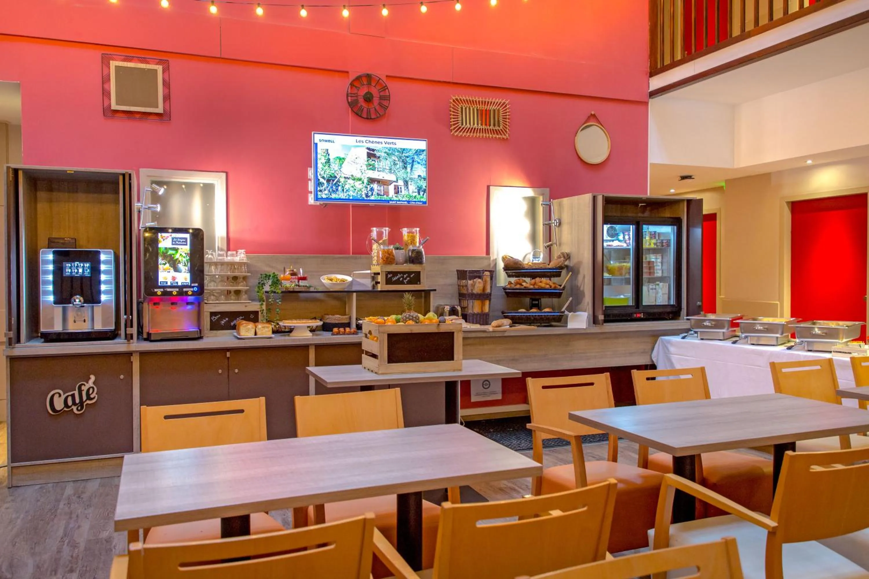 Buffet breakfast in SOWELL RESIDENCES New Chastillon