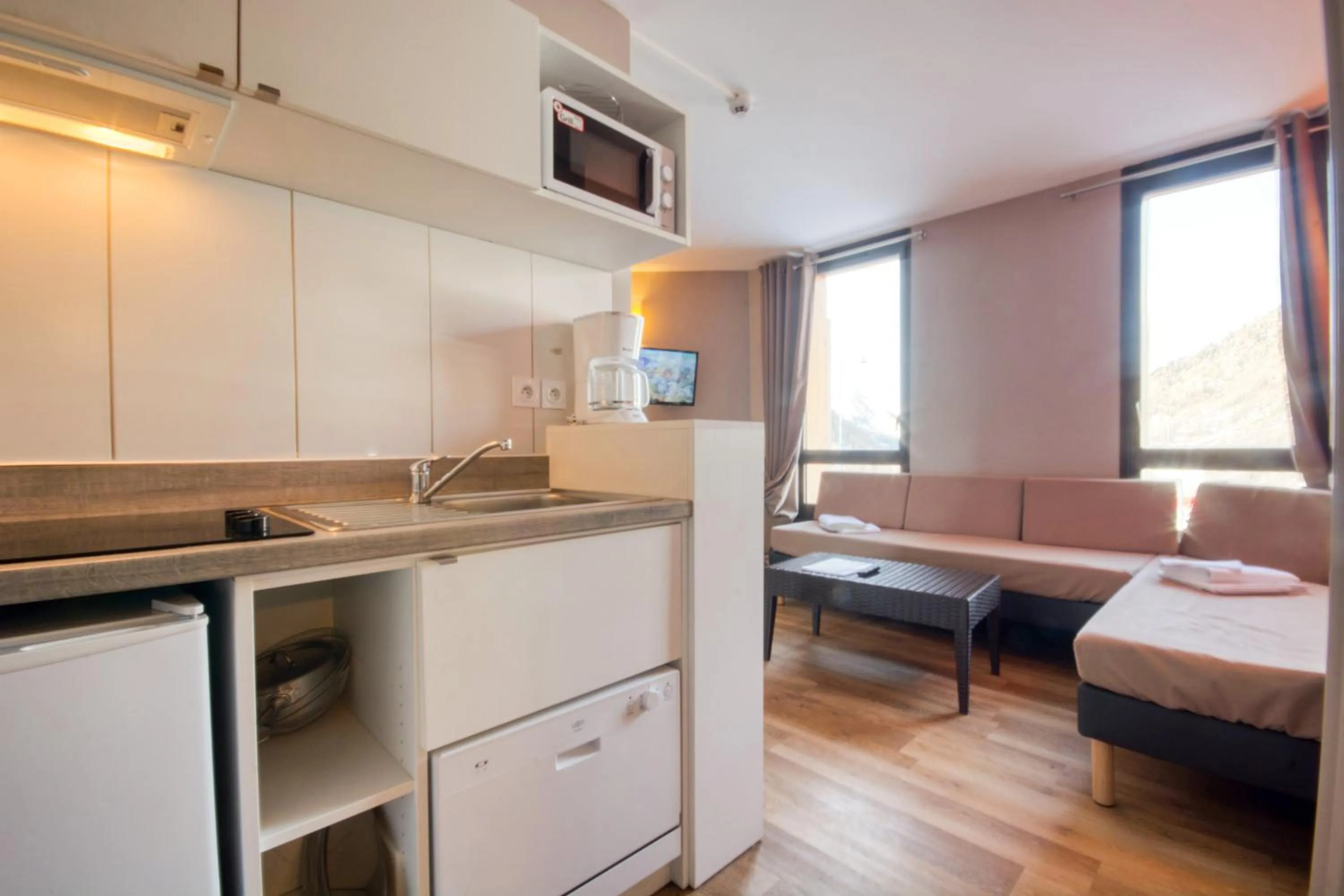 Photo of the whole room, Bed in SOWELL RESIDENCES New Chastillon