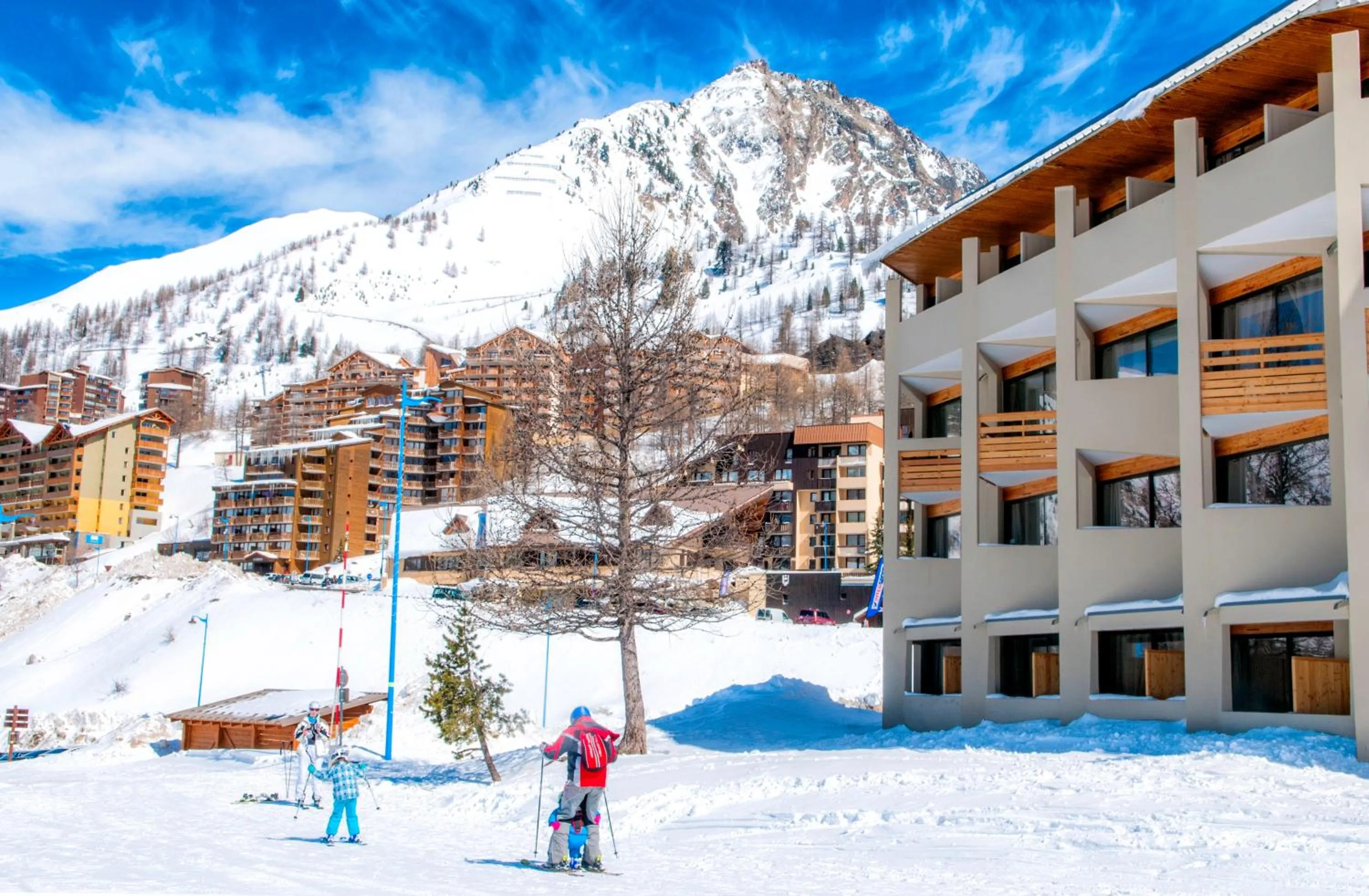 Facade/entrance in SOWELL RESIDENCES New Chastillon