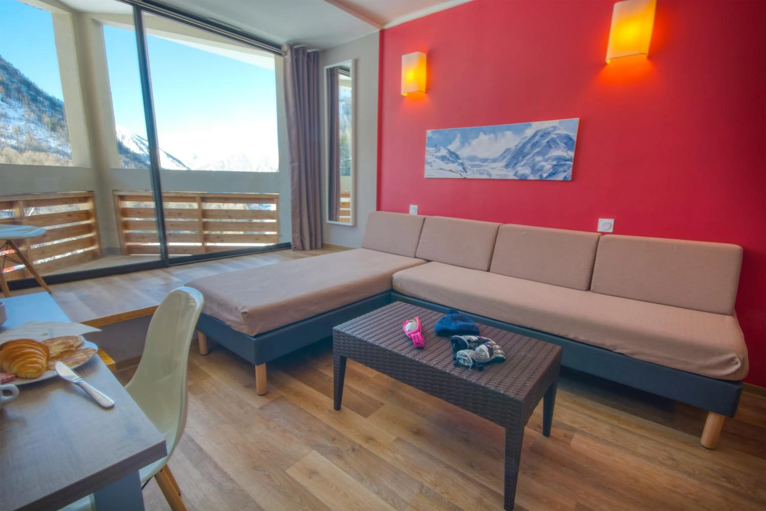 Photo of the whole room in SOWELL RESIDENCES New Chastillon