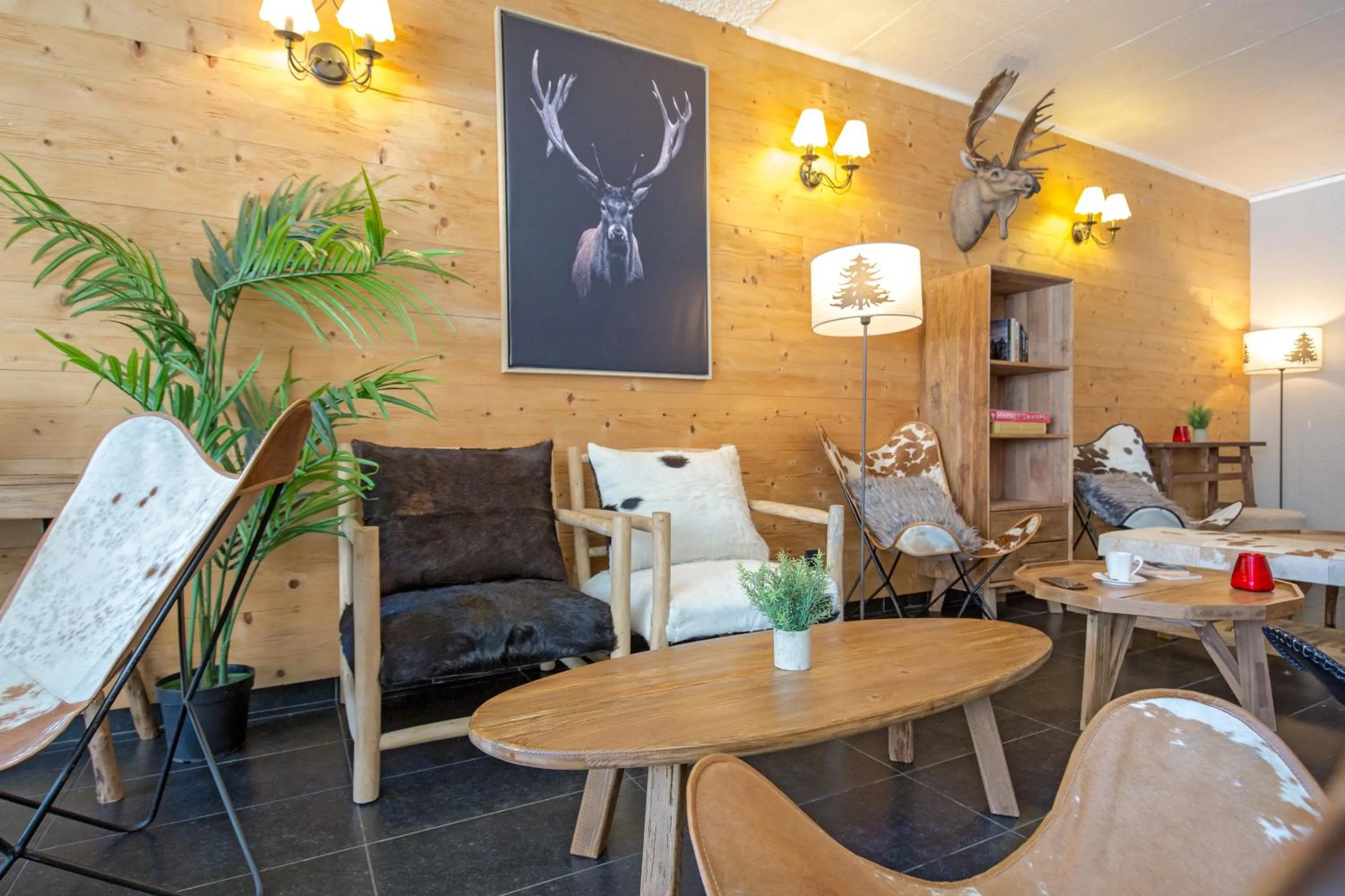 Lounge or bar in SOWELL HOTELS Le Pas du Loup