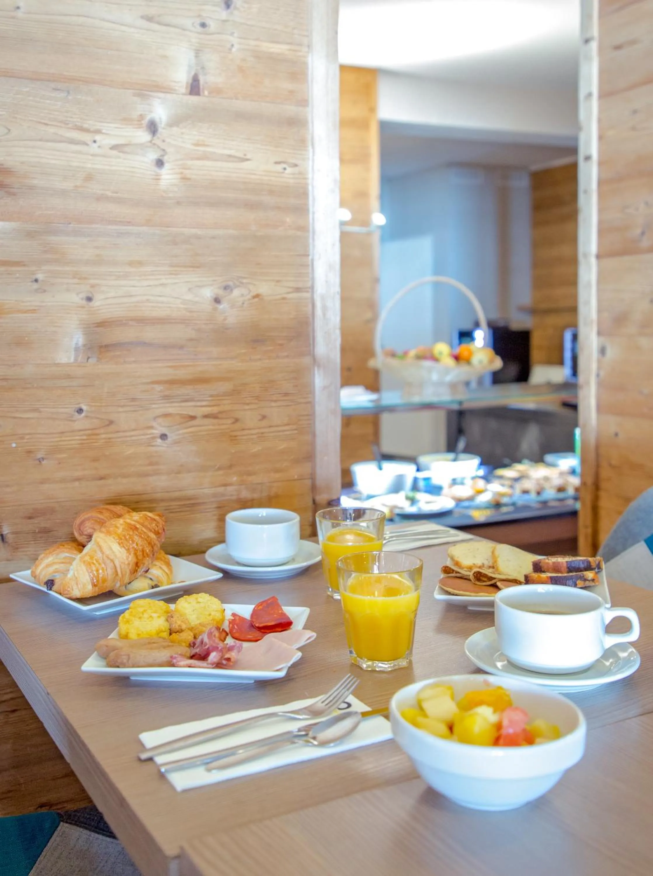 Restaurant/places to eat in SOWELL HOTELS Le Pas du Loup