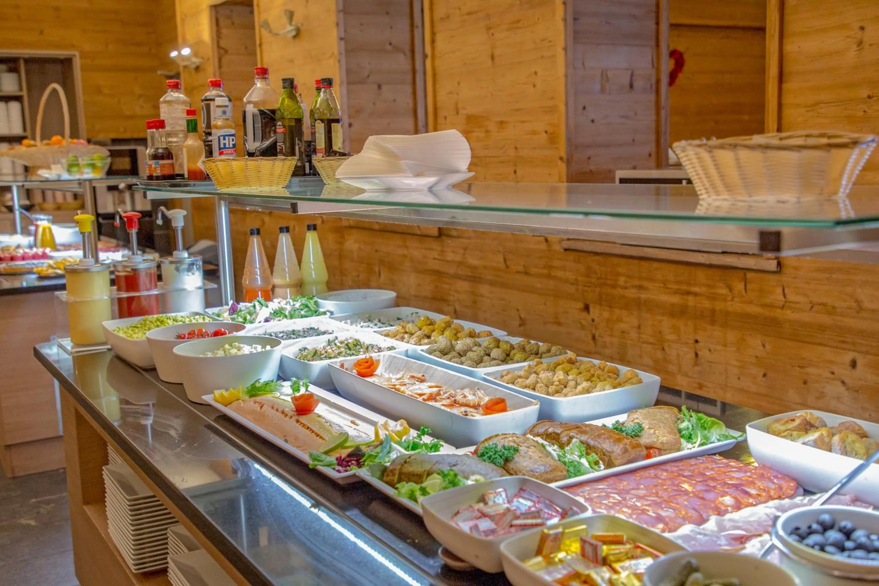 Restaurant/places to eat in SOWELL HOTELS Le Pas du Loup