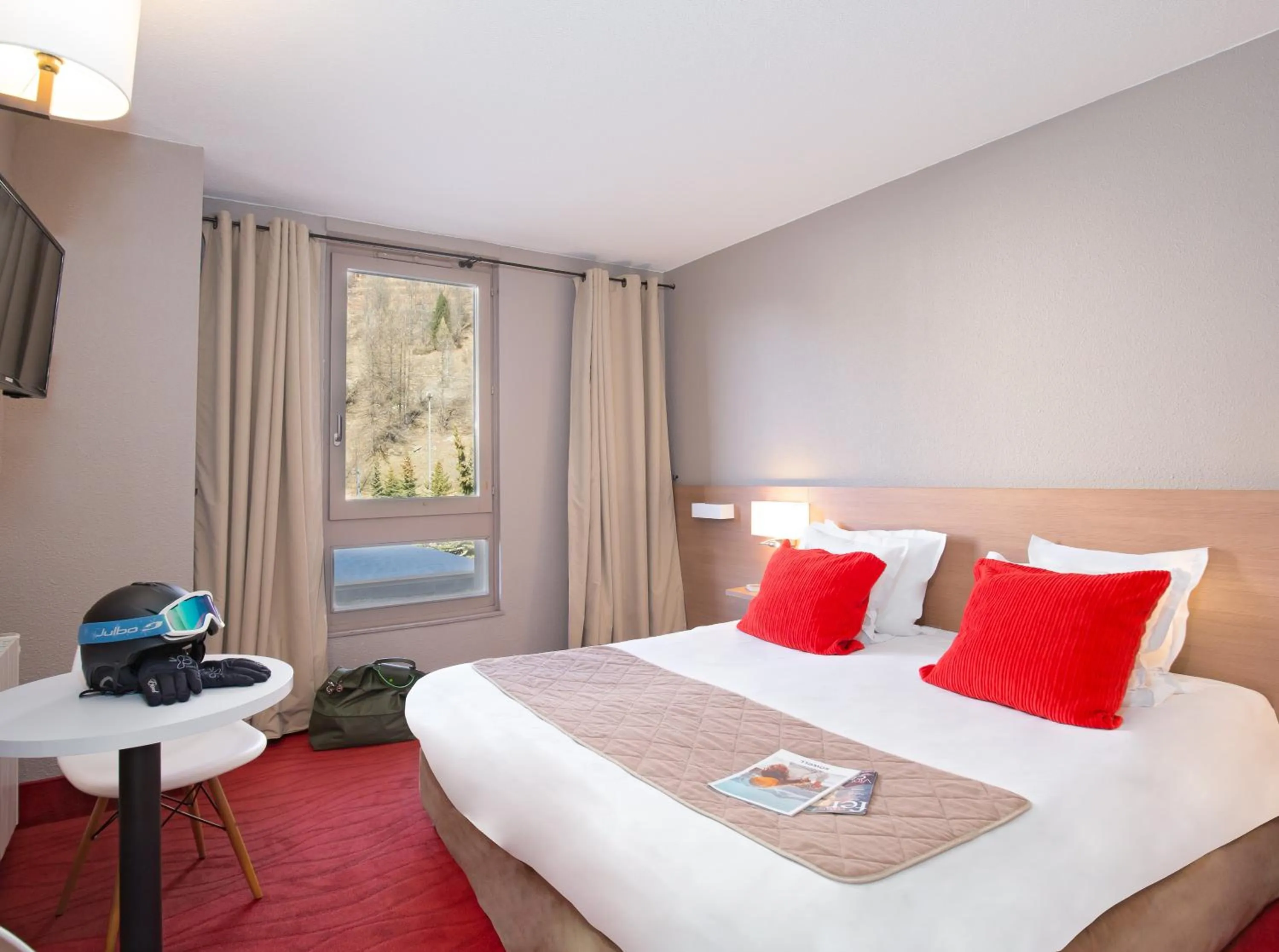Bedroom, Bed in SOWELL HOTELS Le Pas du Loup
