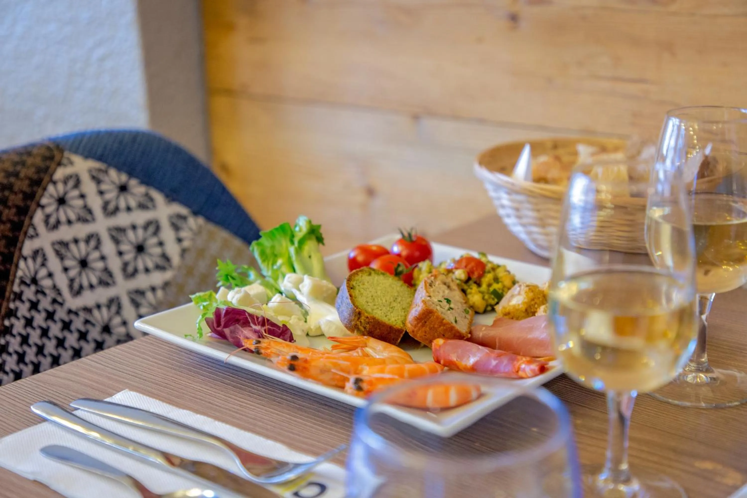 Restaurant/places to eat in SOWELL HOTELS Le Pas du Loup