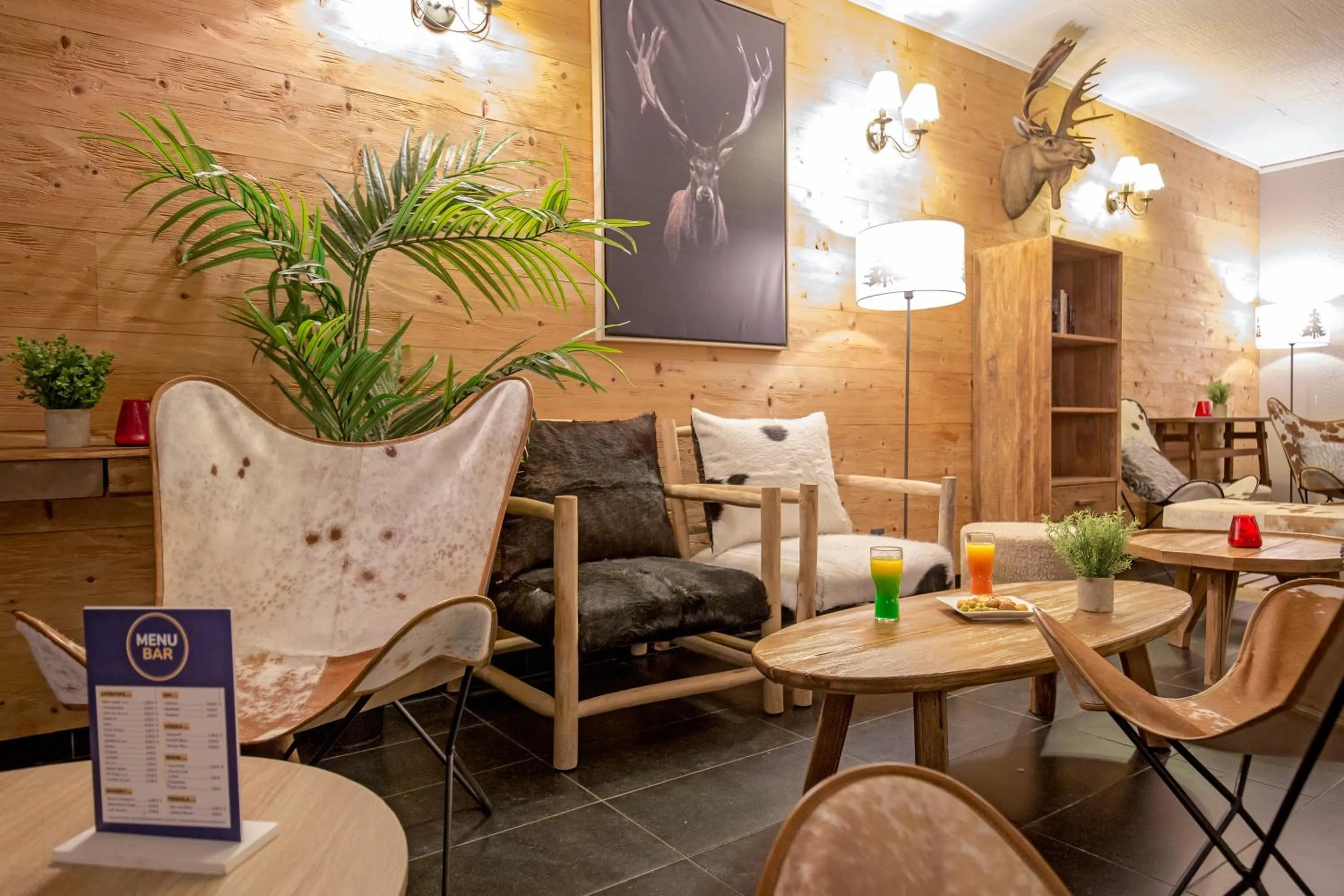 Lounge or bar in SOWELL HOTELS Le Pas du Loup