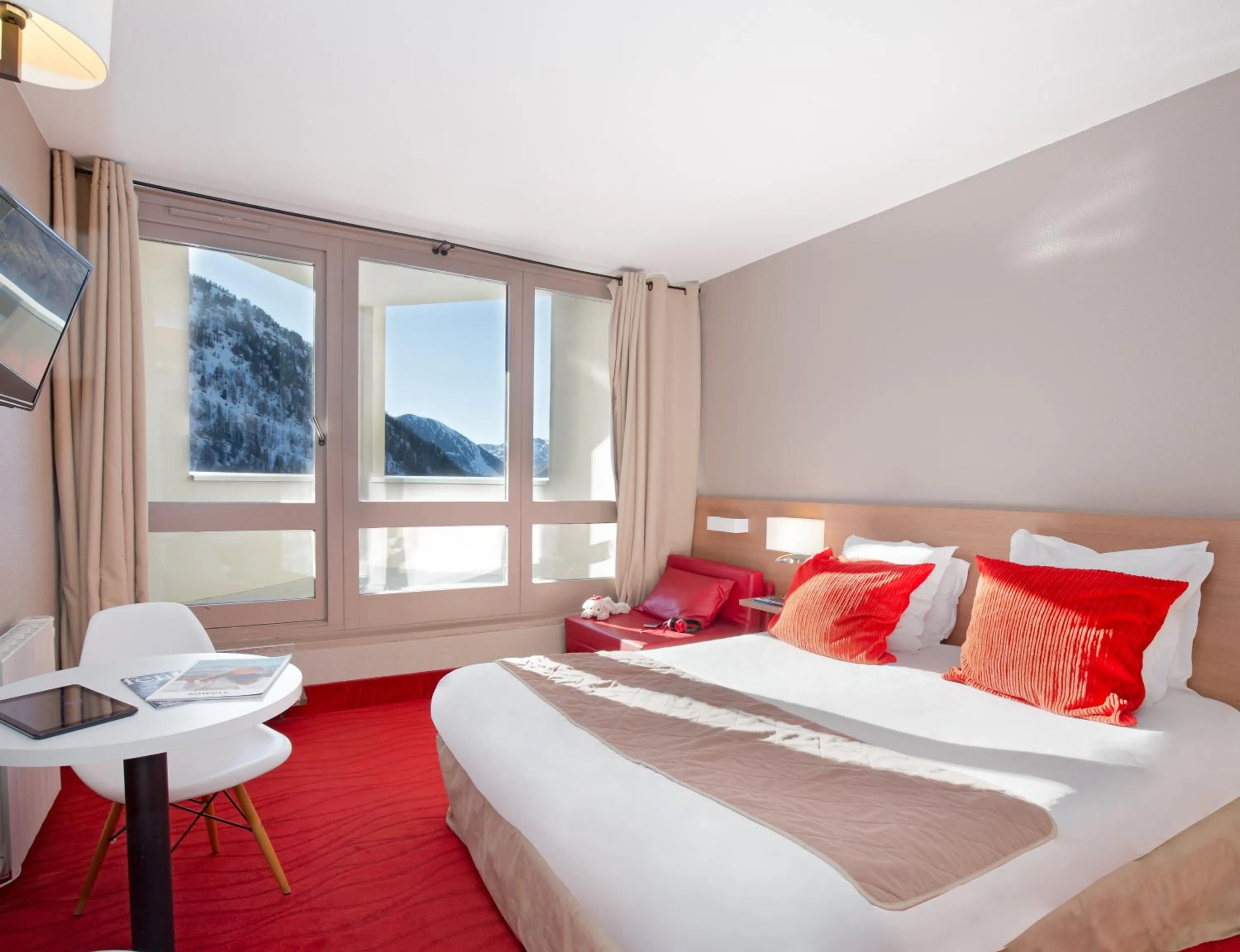 Bedroom, Bed in SOWELL HOTELS Le Pas du Loup