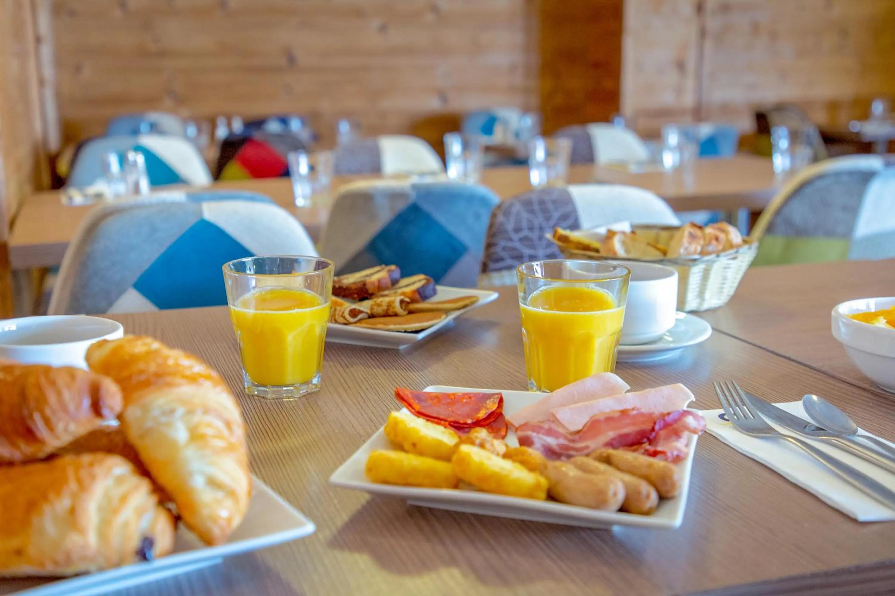 Restaurant/places to eat in SOWELL HOTELS Le Pas du Loup